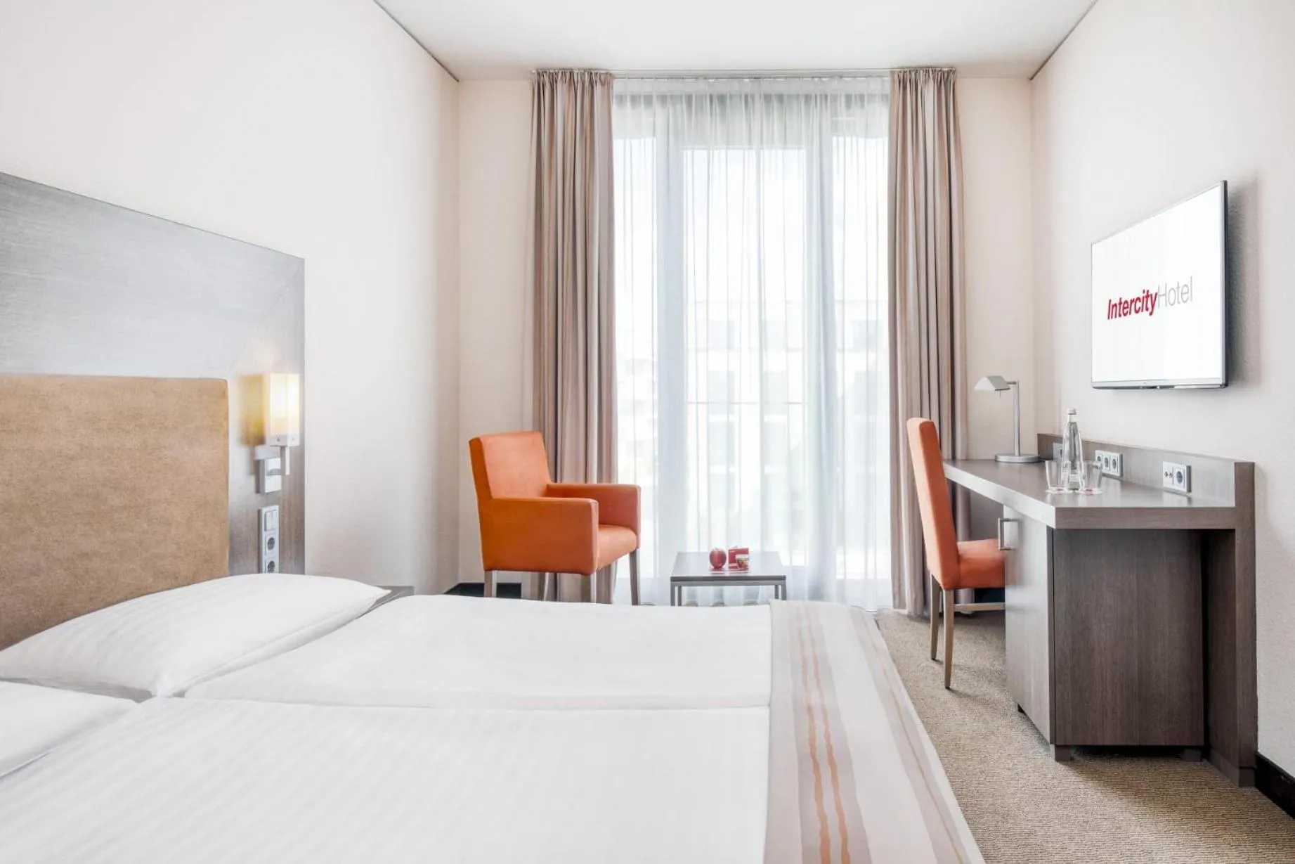 Standard Double Room in IntercityHotel Dresden