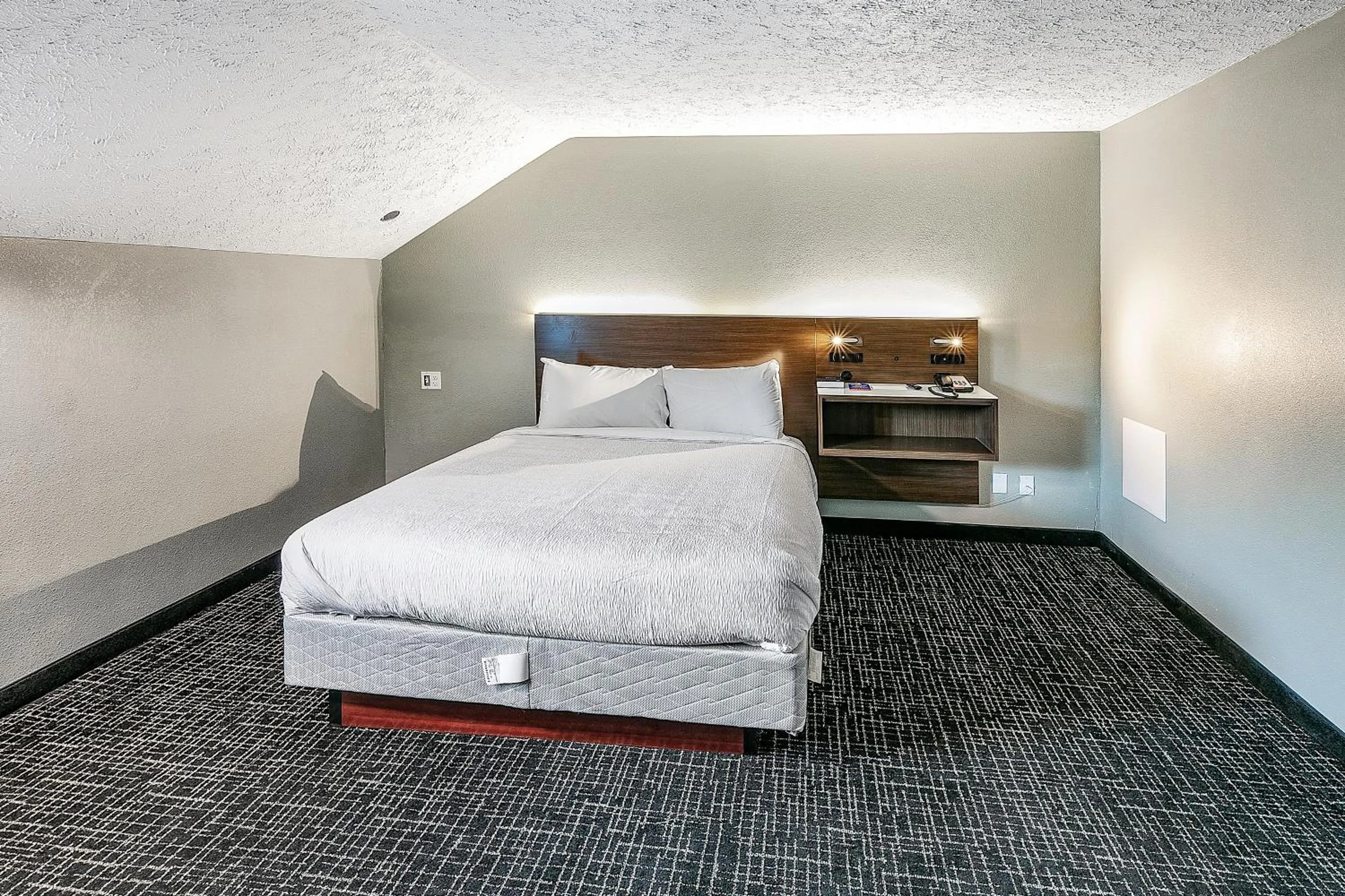 Standard Queen Room - single occupancy in Gatlinburg Mountain Inn