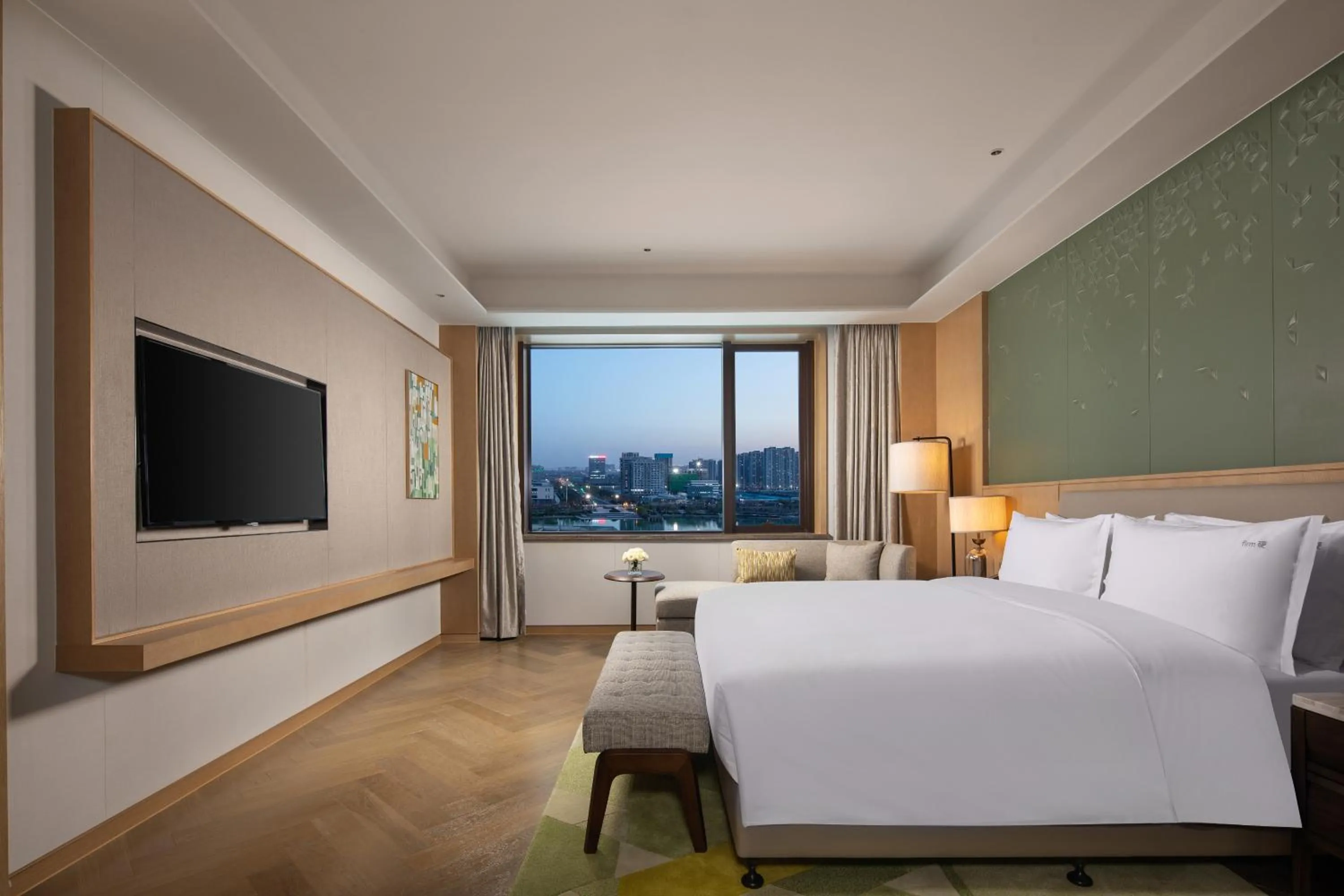 One-Bedroom Suite - Top Floor in Holiday Inn Zhengzhou High-Tech Zone by IHG