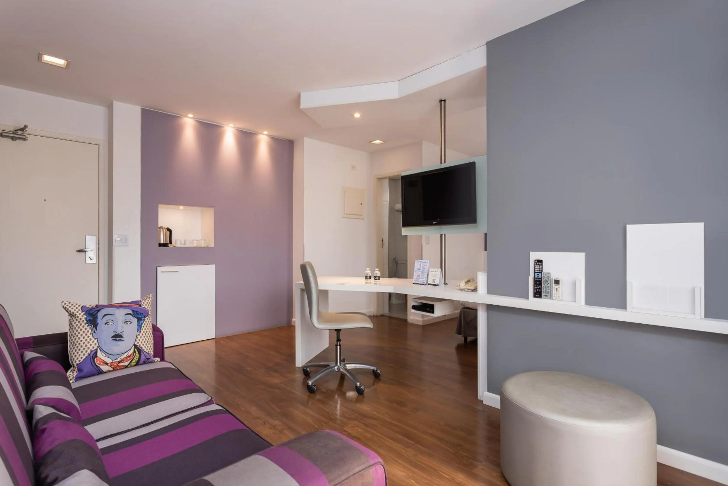 Studio - Disability Access in Paulista Suites by Charlie