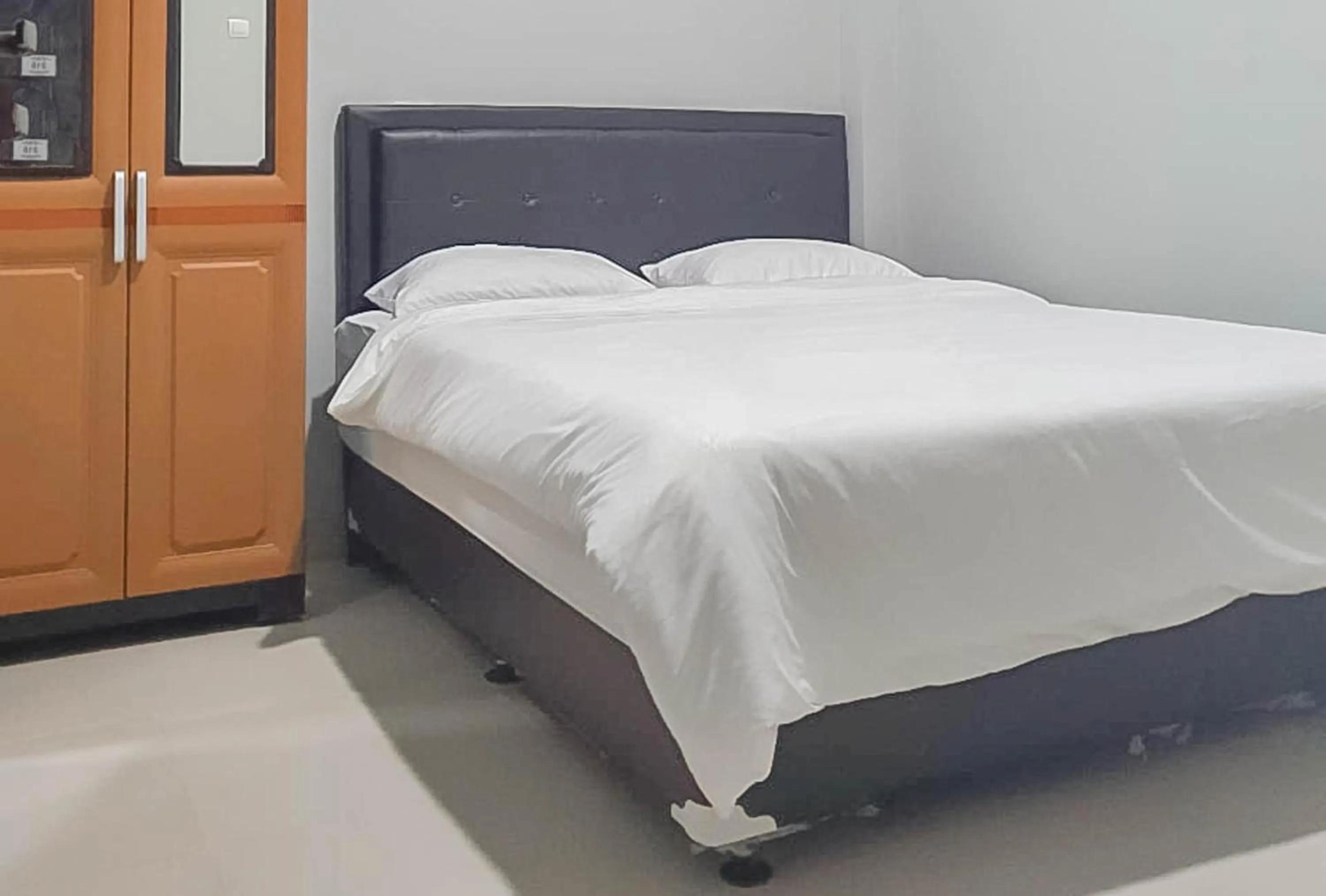 Standard Double Room in Mahkota Residence Mitra RedDoorz