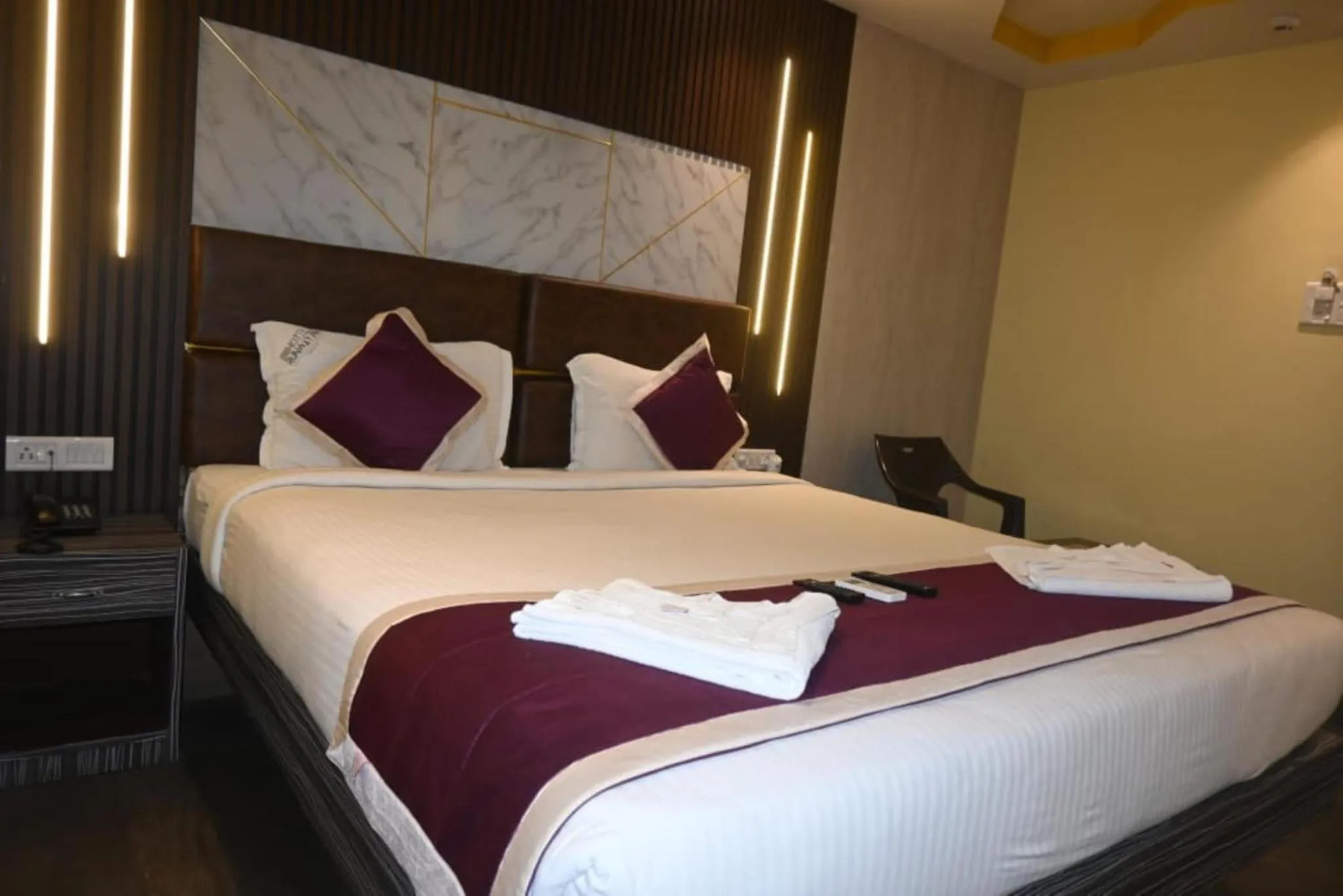 Deluxe Room in Hotel Runway Inn