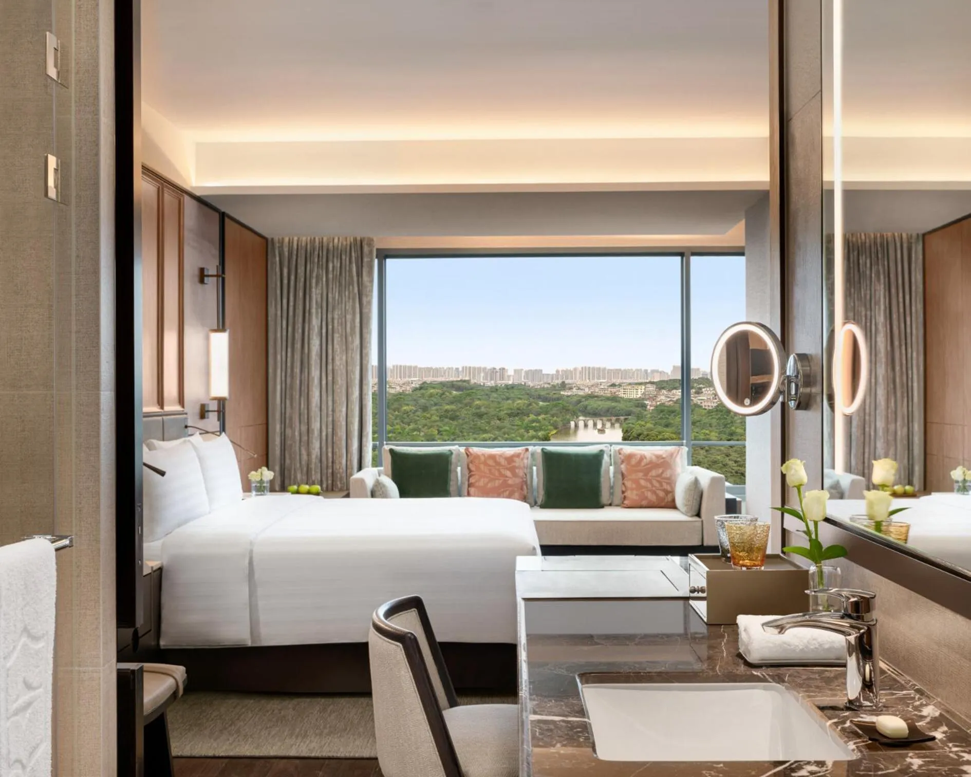 Premier River View King in Shangri-La Putian Onsen Resort Hotel