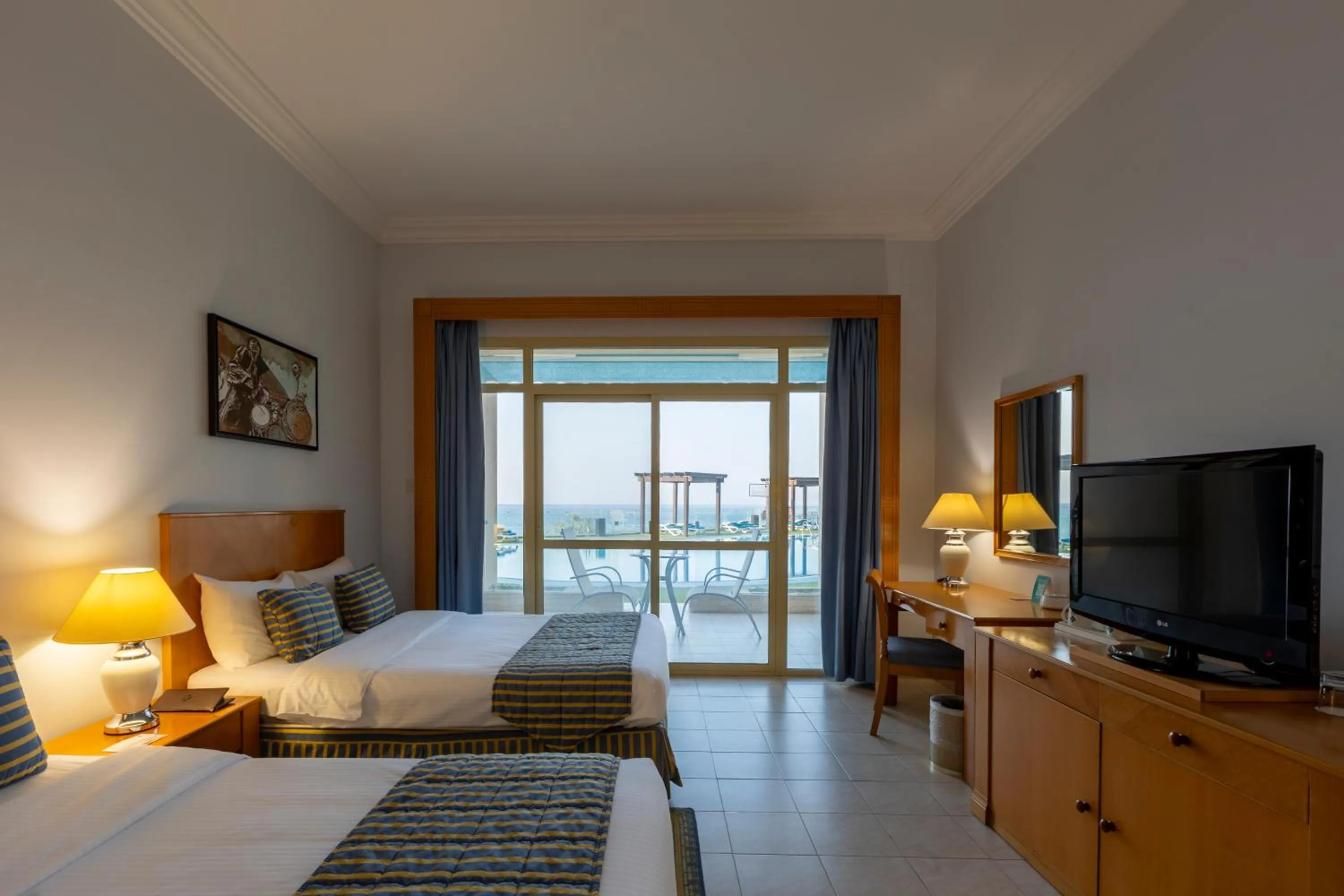 Deluxe Twin Room in Atana Khasab Hotel