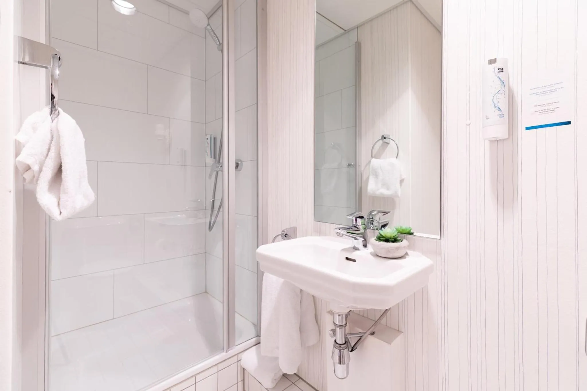 One-Bedroom Queen Suite in Garner Hotel Rüsselsheim by IHG