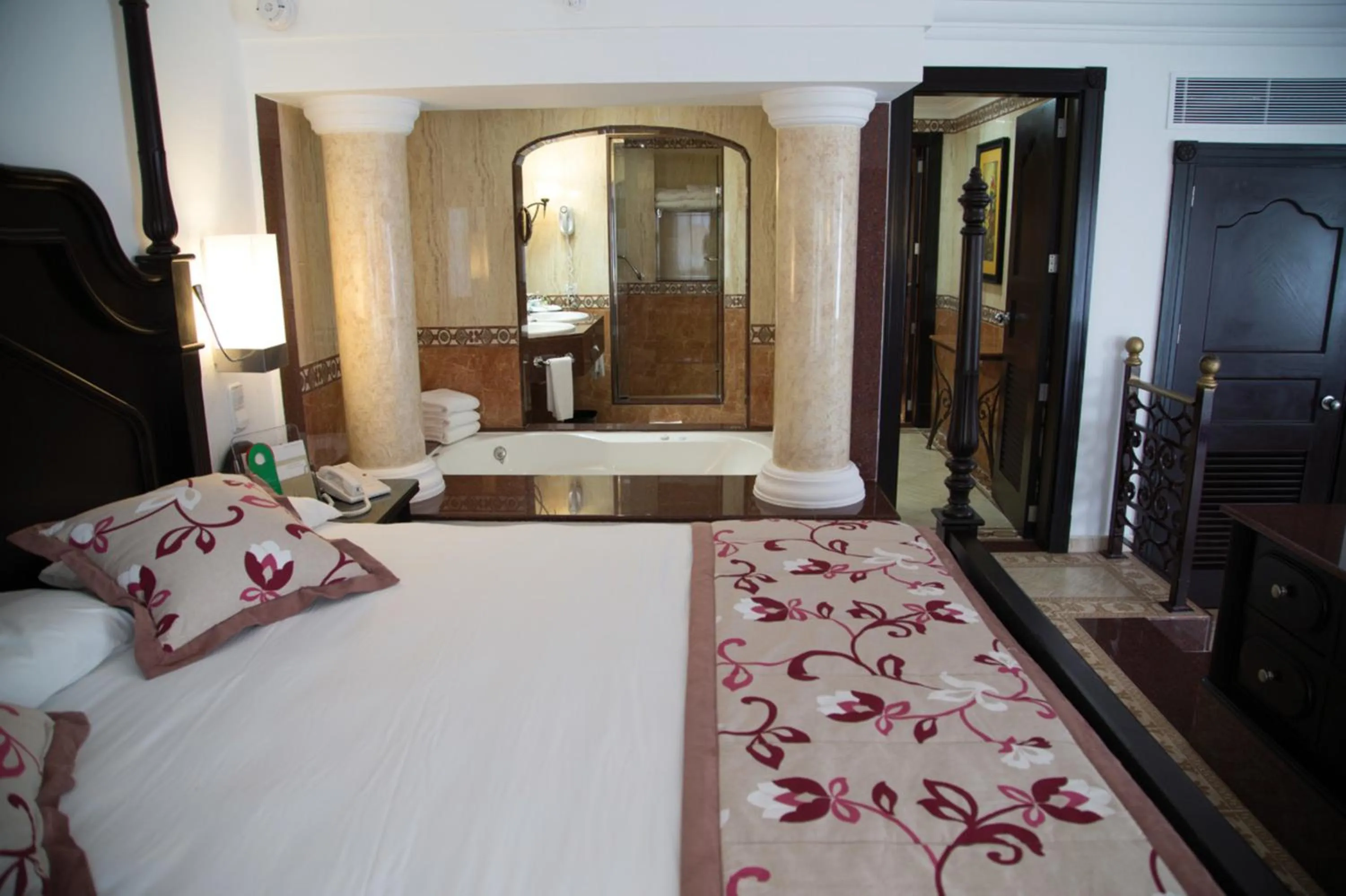 Suite in Riu Palace Aruba - All Inclusive