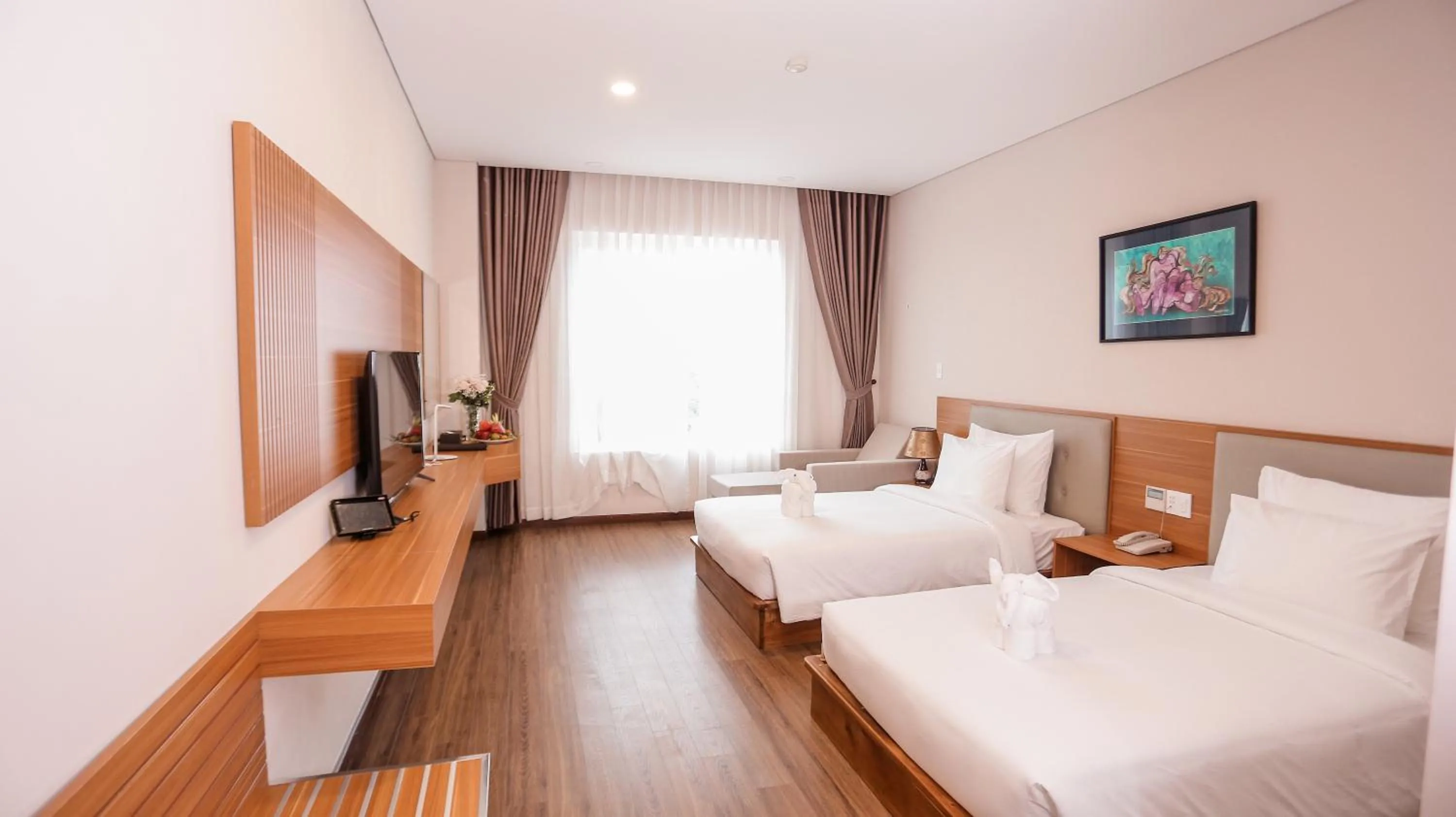 Deluxe Twin Room in Elephants Hotel