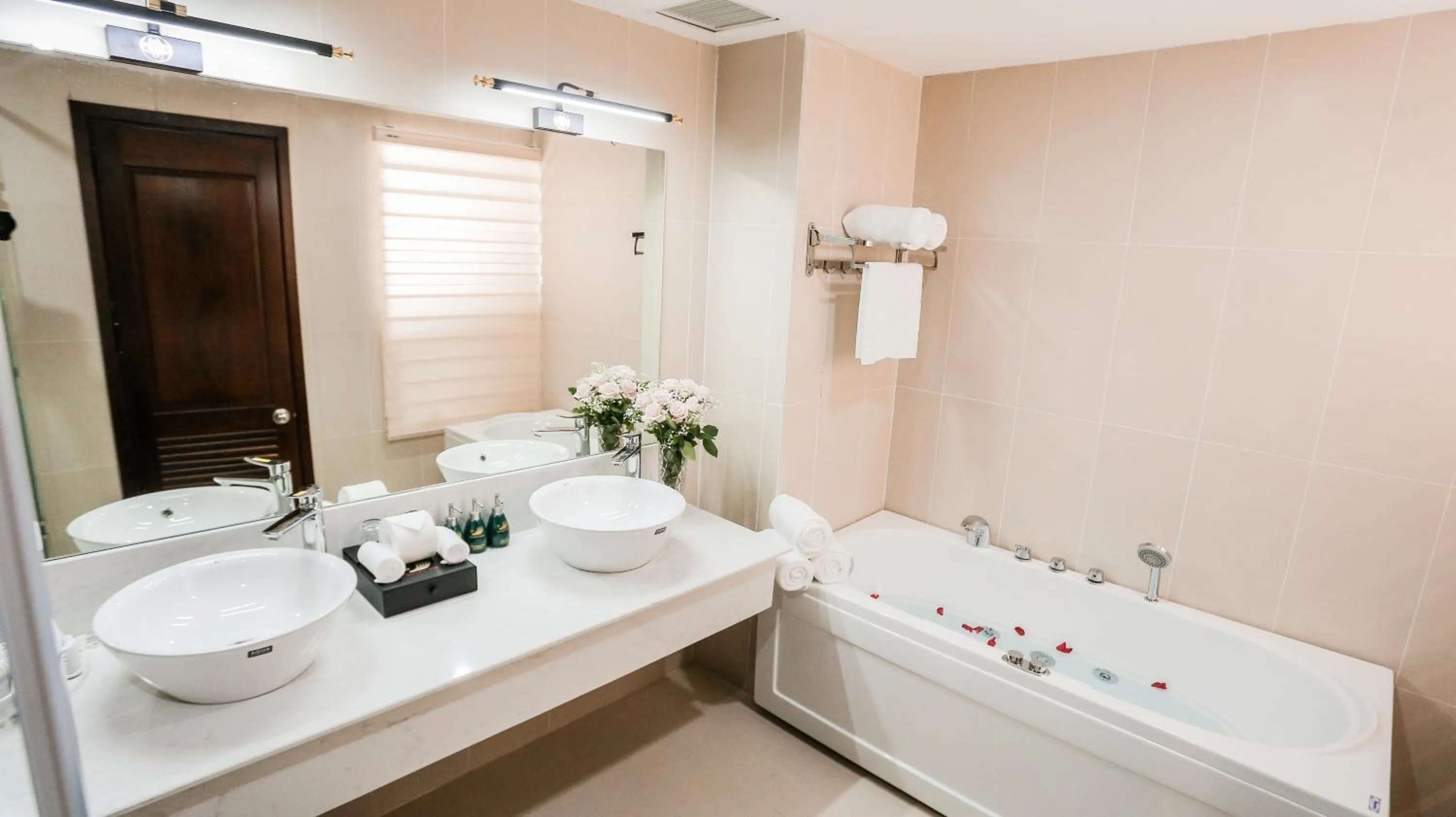 Deluxe Double Room in Elephants Hotel