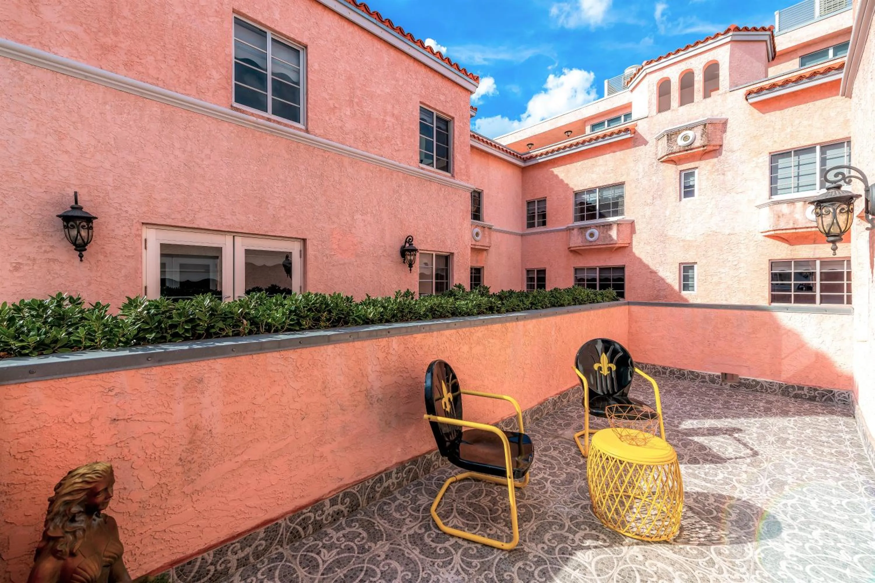 Junior Studio Suite with Balcony in Secret Garden Miami Beach