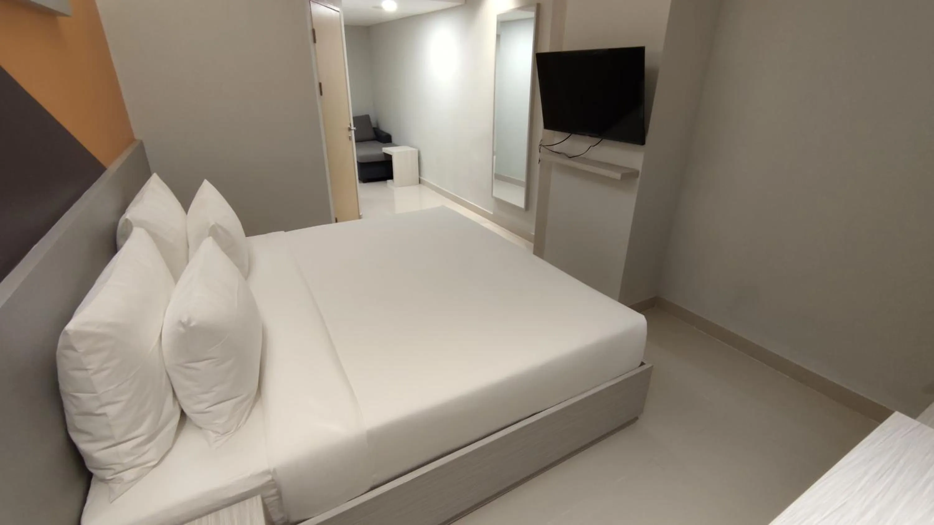 Deluxe King Room in Agogo Downtown Hotel Surabaya