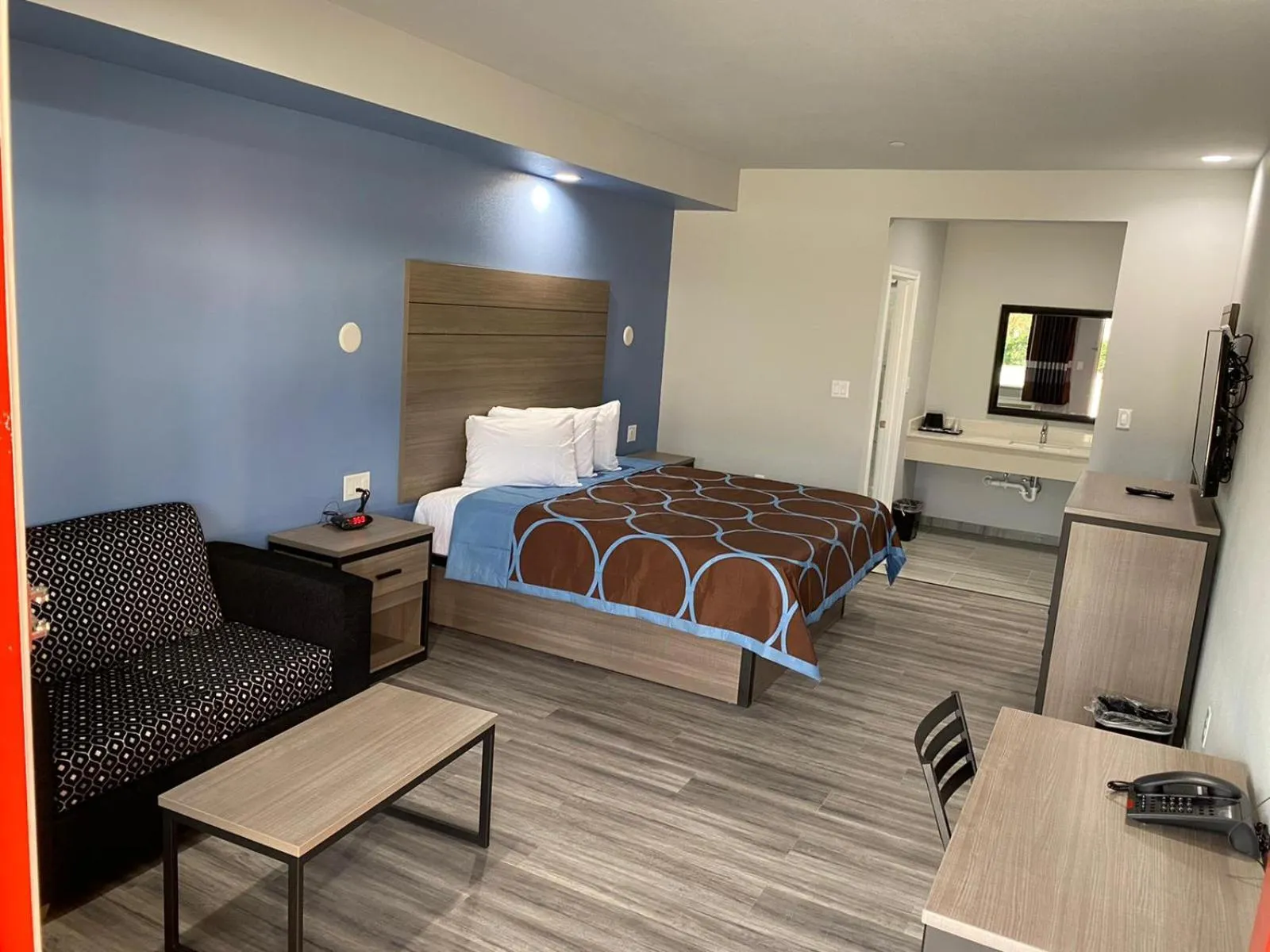 Deluxe King Suite in Lone Star Inn - Dickinson