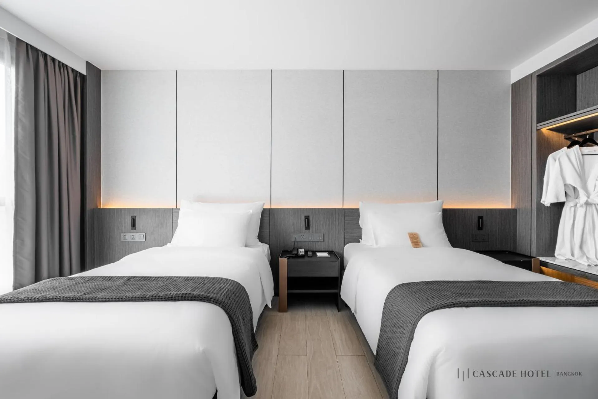 Deluxe Twin Room in Cascade Hotel Bangkok