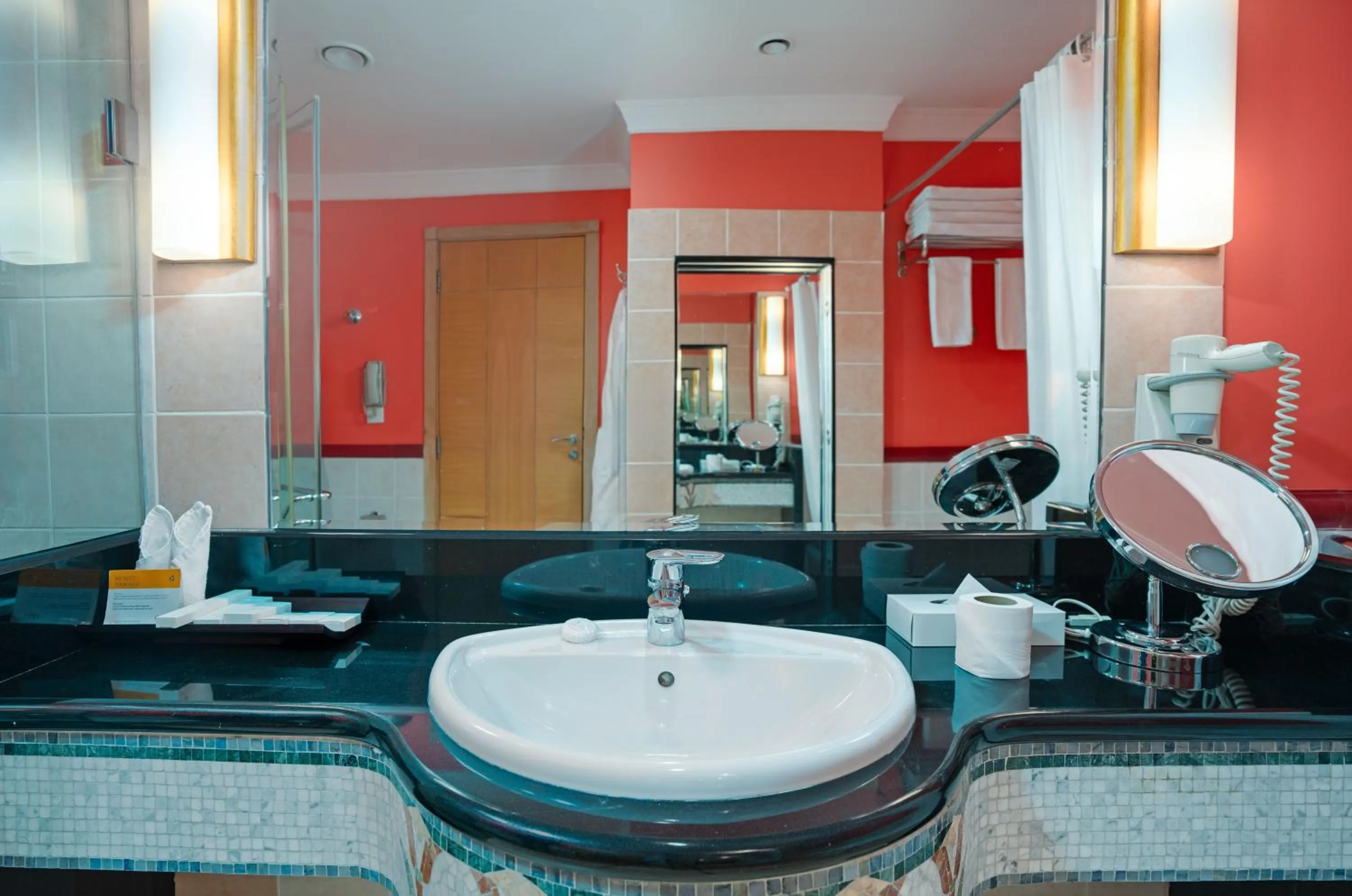 Deluxe King Room in Oryx Hotel