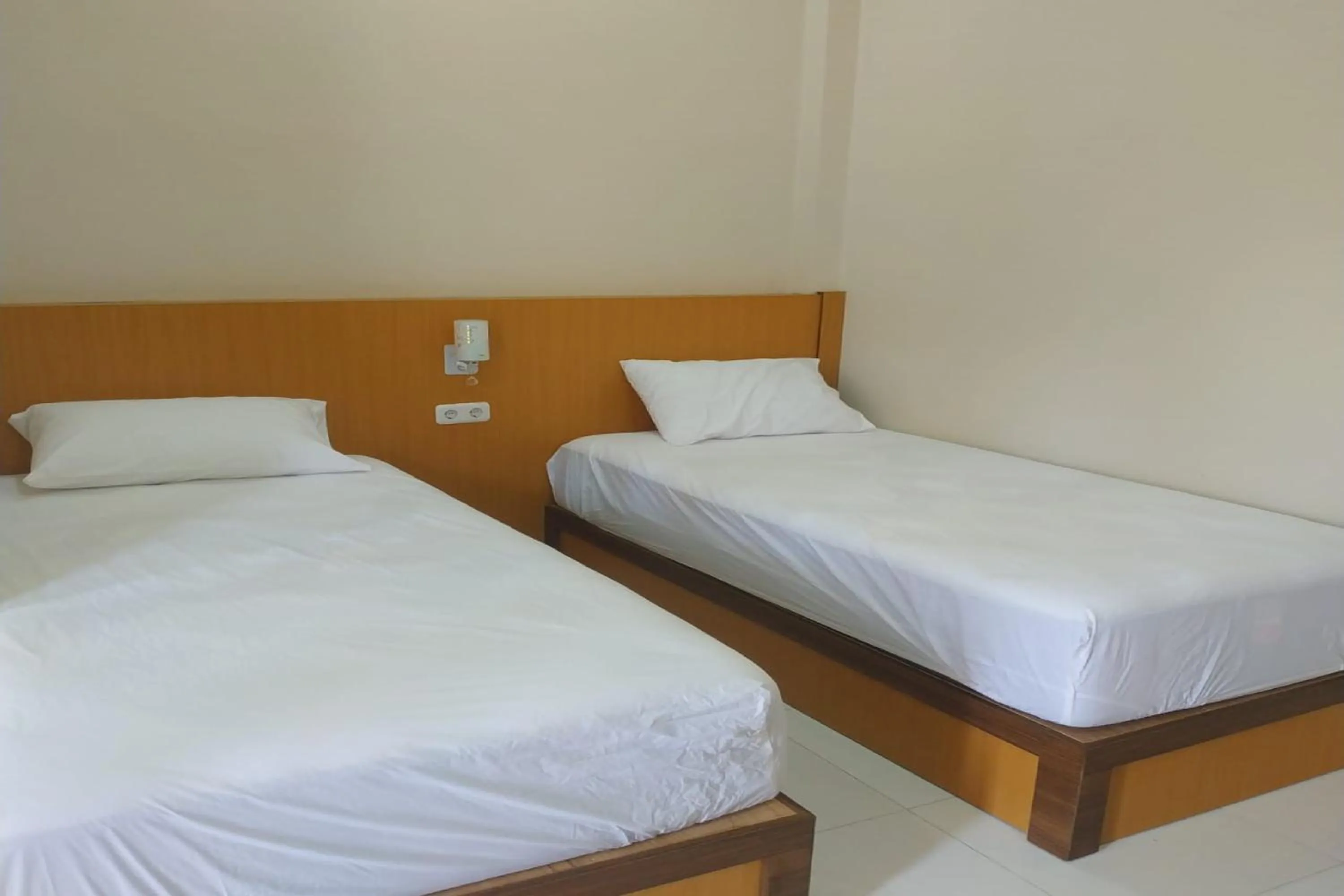 Twin Room in Nietsa Guest House Palu RedPartner