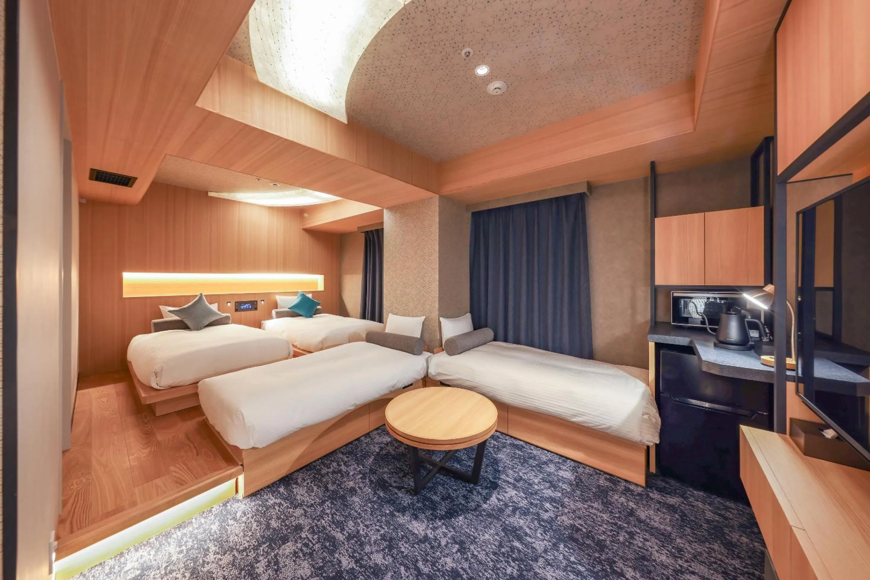 Deluxe Twin Room with 2 Sofa Beds in Hotel Keihan Tenmabashi Ekimae