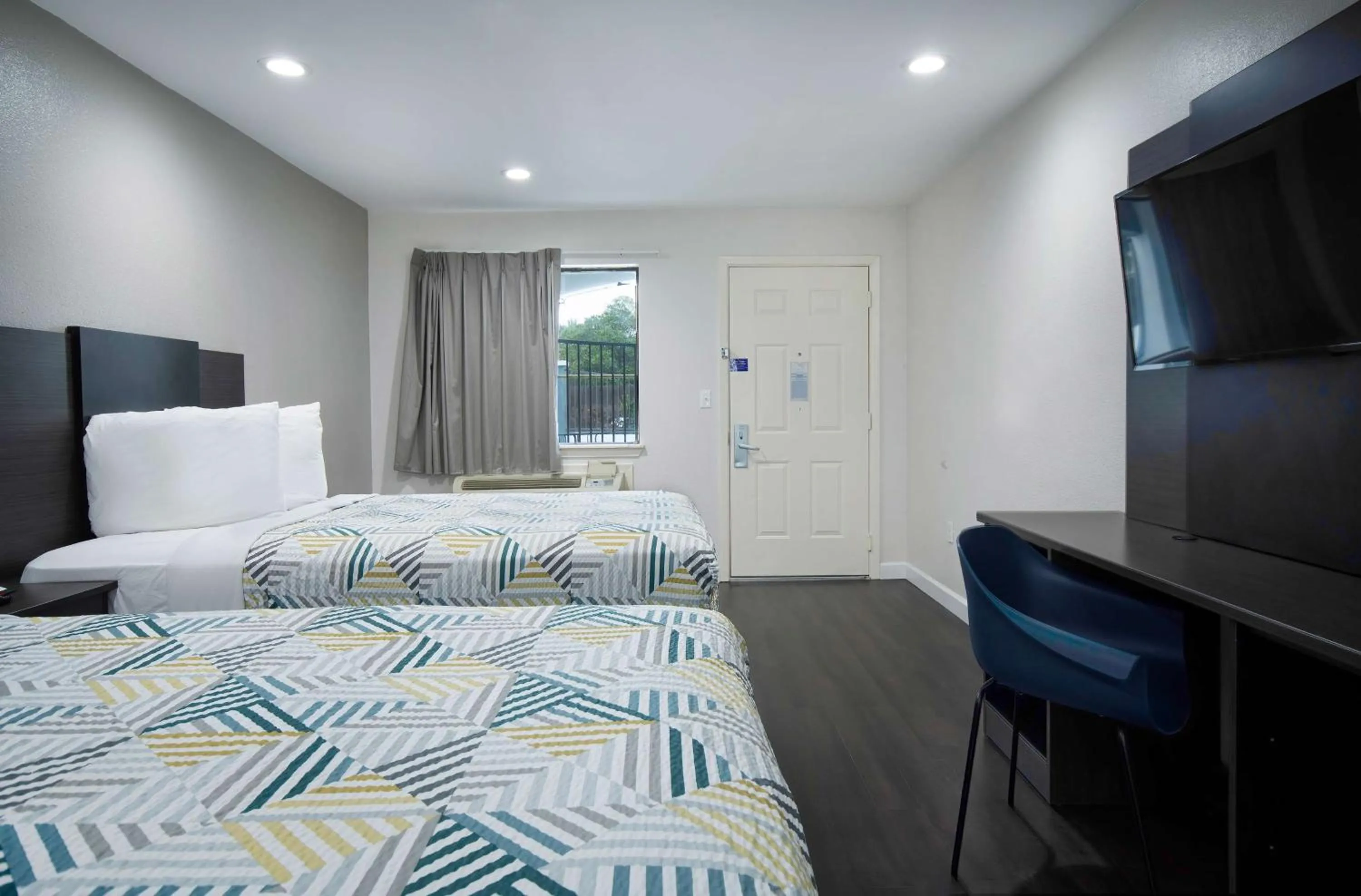 Queen Room with Two Queen Beds - single occupancy - Smoking in Motel 6 Houston, TX - I-10 West