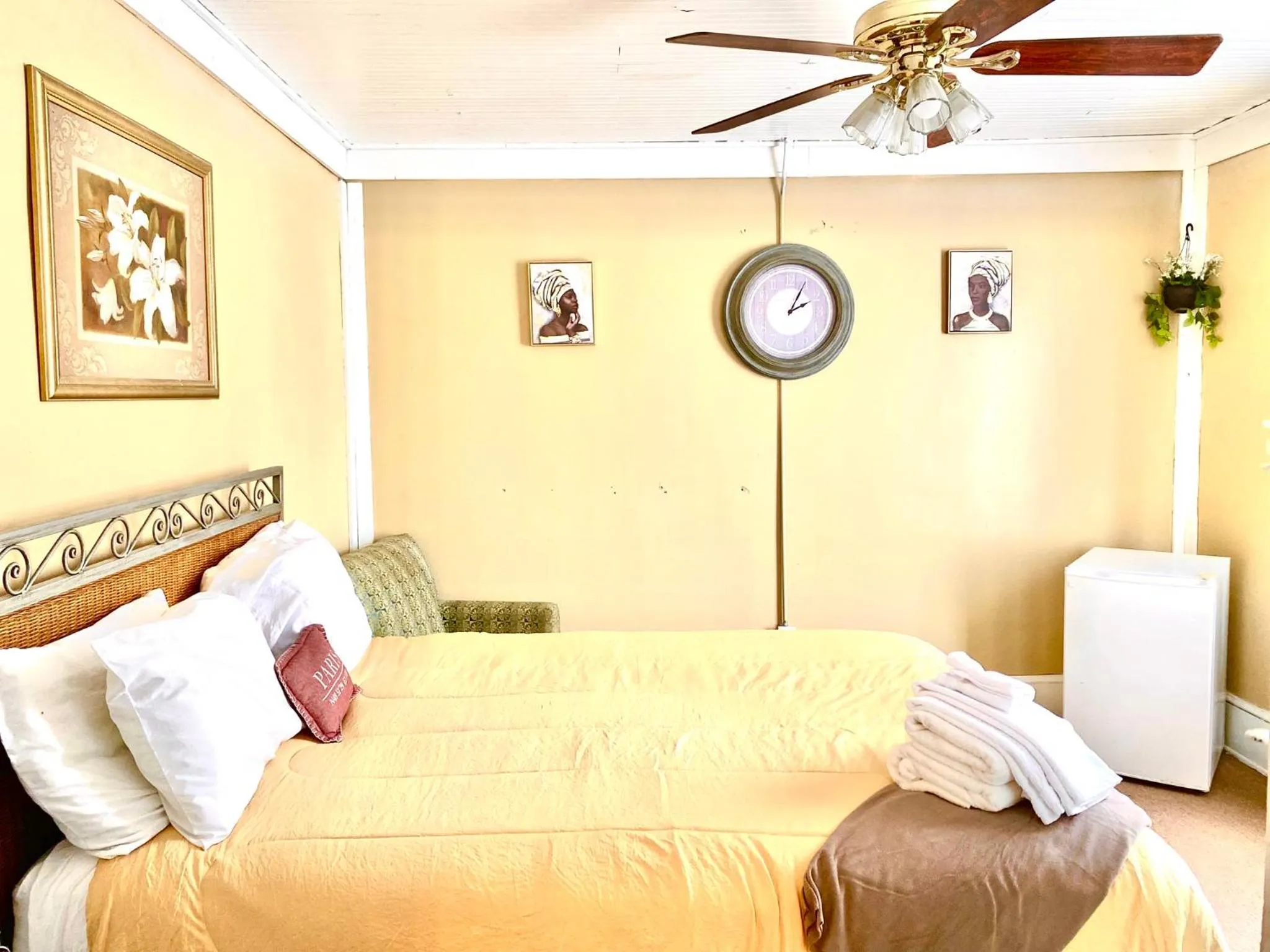 Queen Room in Bella's Boutique Hotel