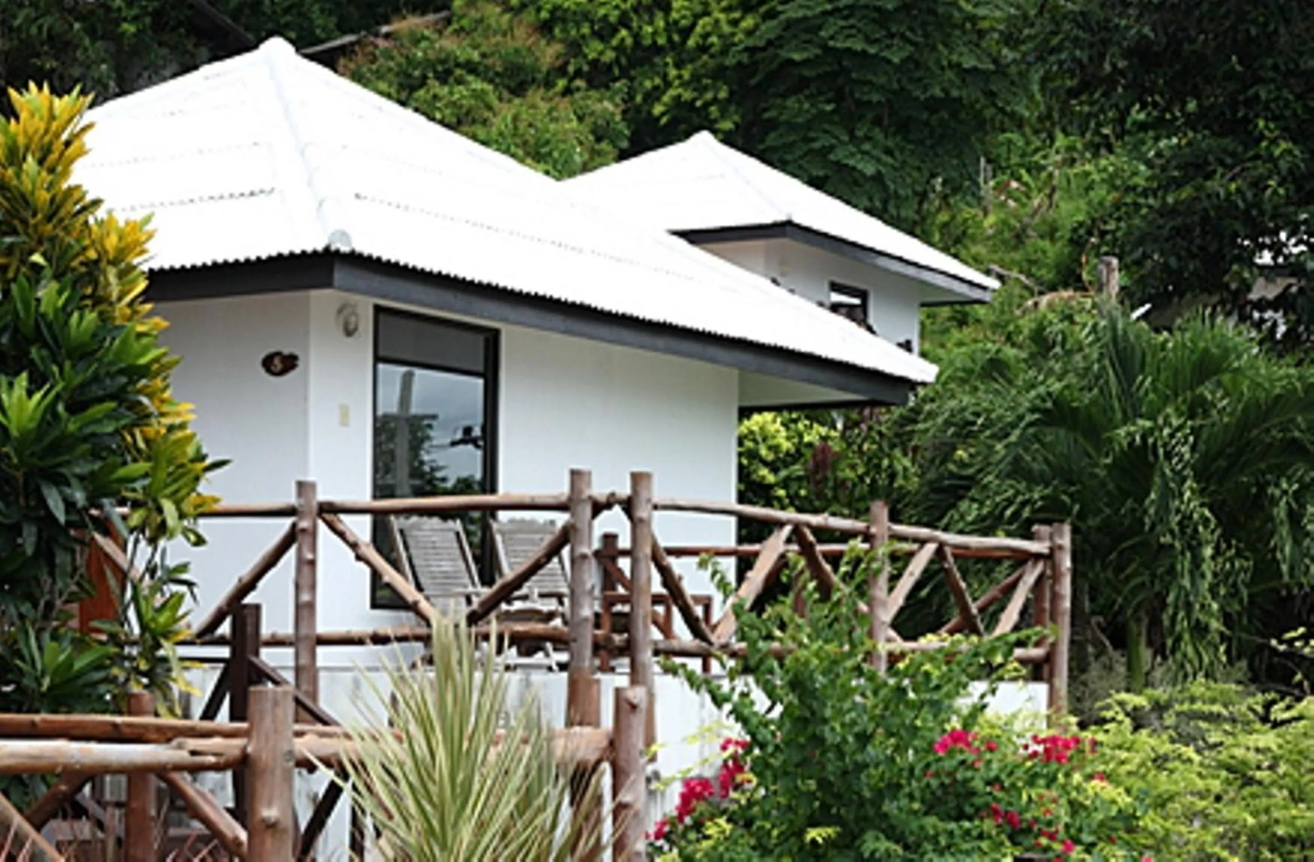 Deluxe Bungalow with Sea View in Samed Cliff Resort