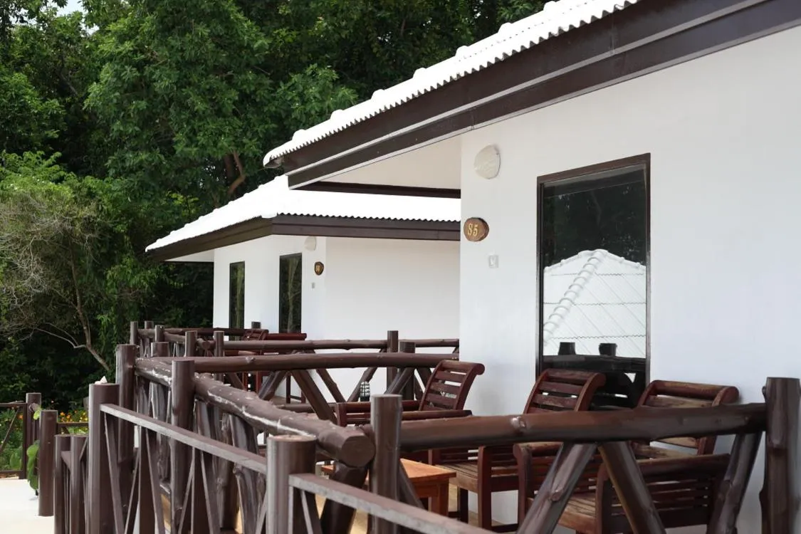 Two-Bedroom Bungalow with Sea View in Samed Cliff Resort