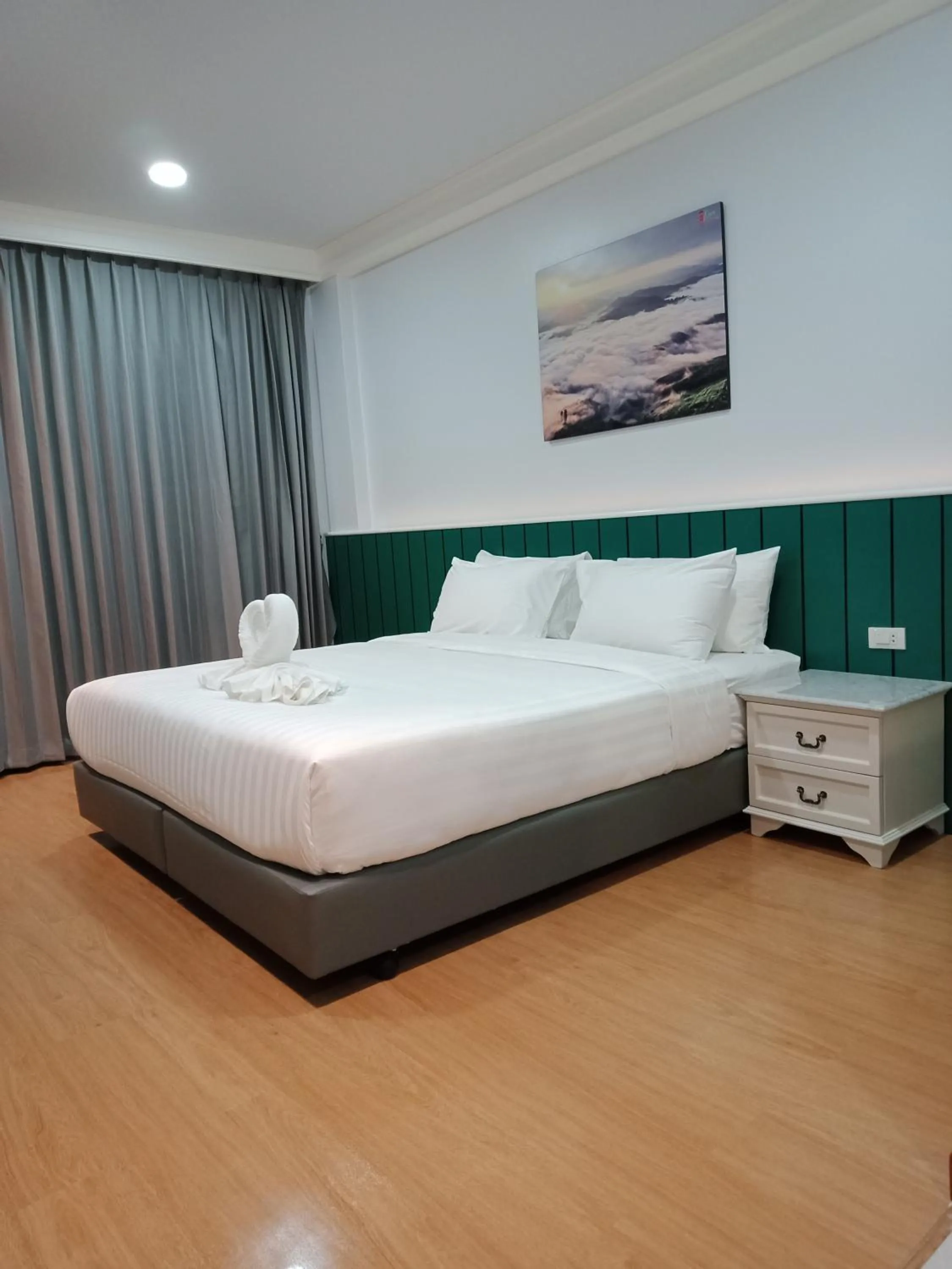 Superior King Room in Grandview Landmark Betong Hotel