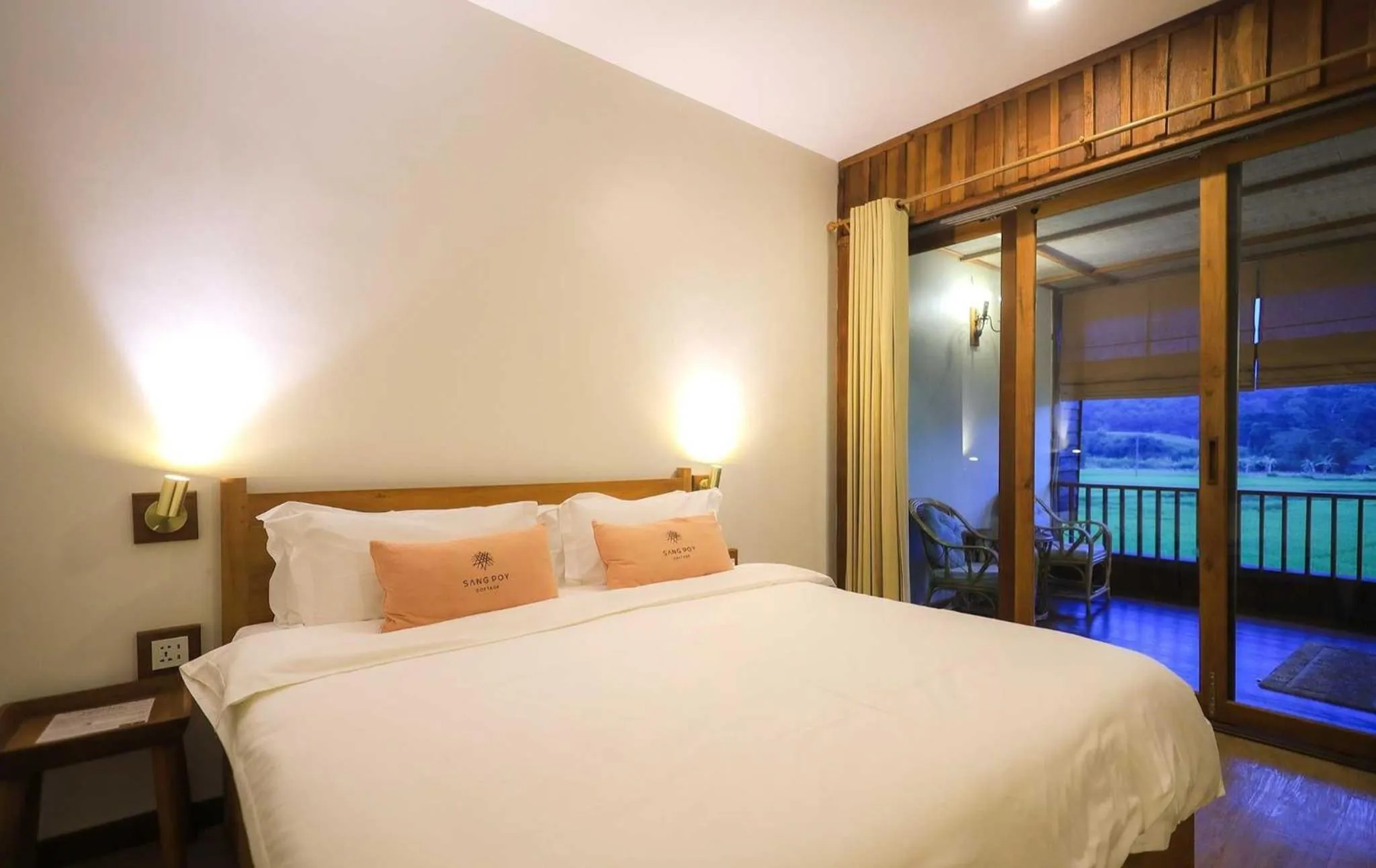 King Room with Spa Bath in Sang Poy Cottage