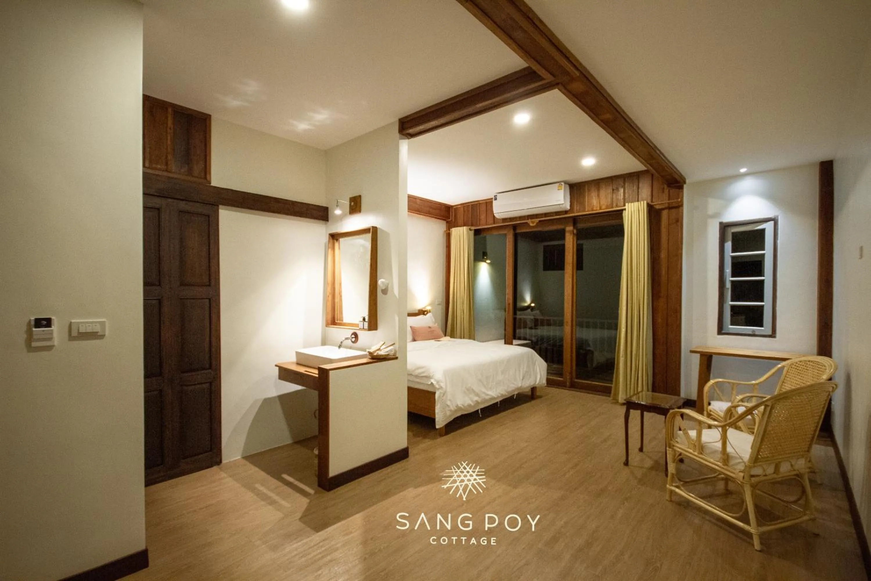 Deluxe Double Room in Sang Poy Cottage