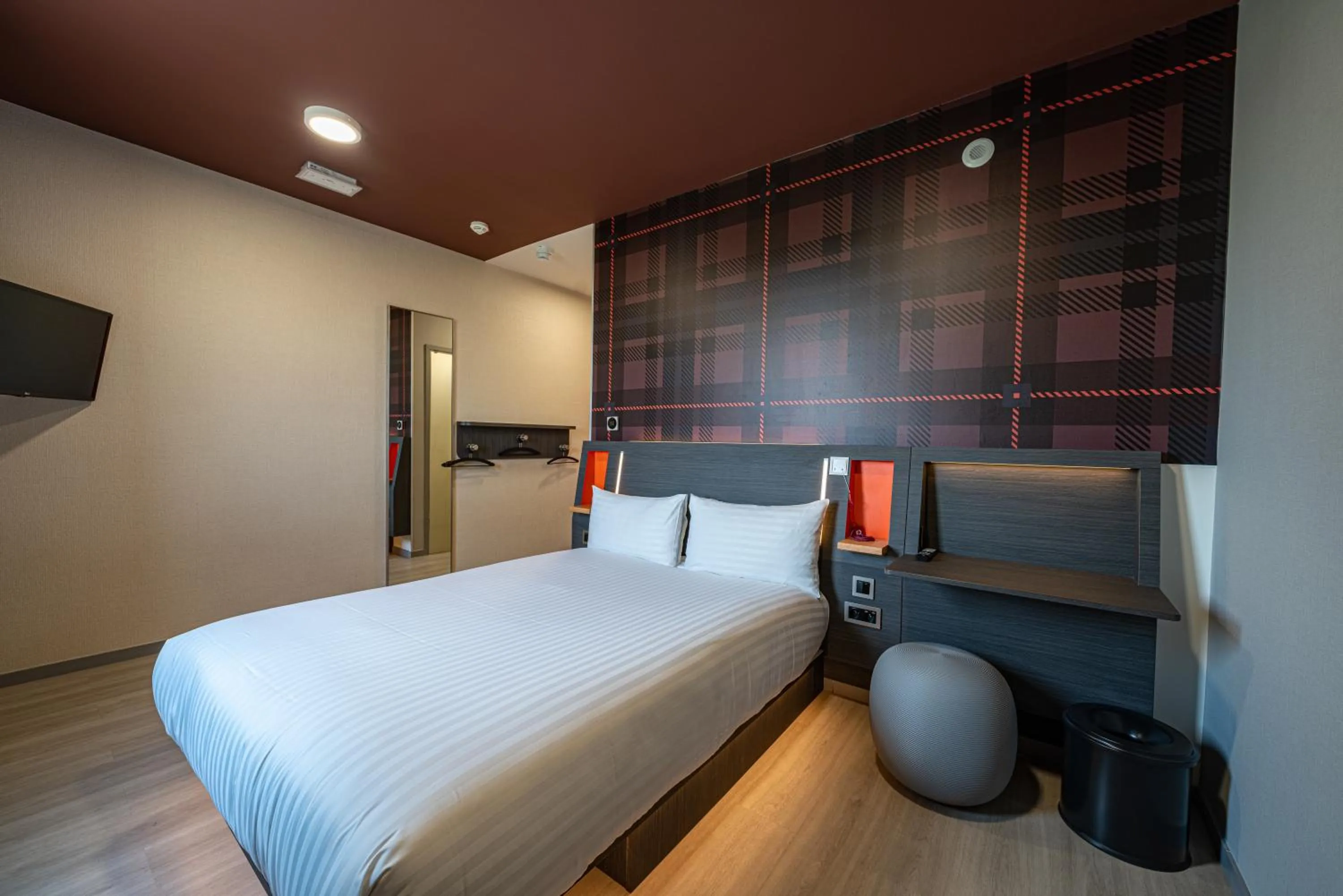 Double Room - Disability Access in easyHotel Paris Charles de Gaulle Villepinte