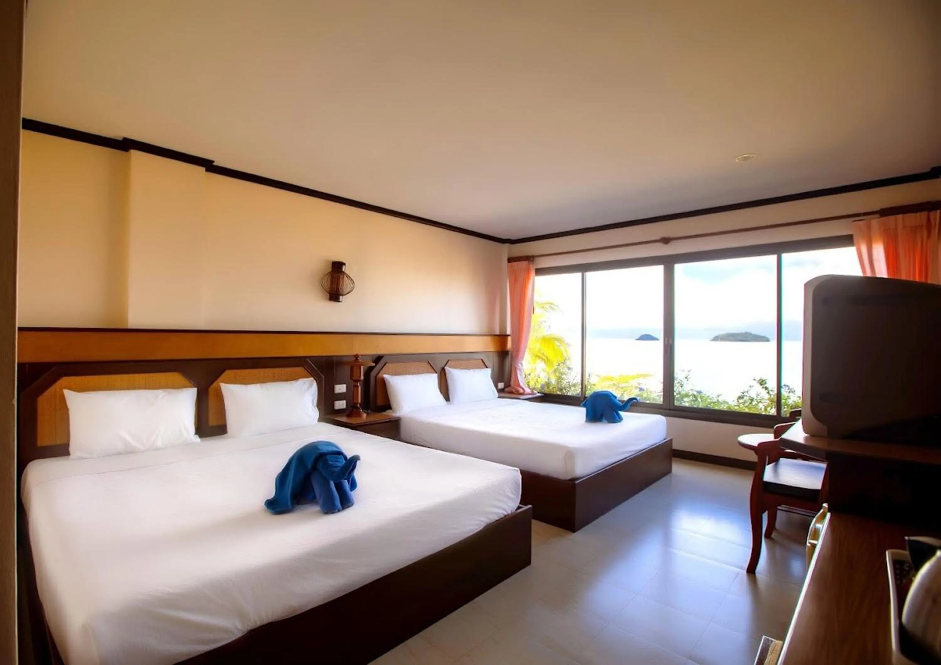 Quadruple Room with Private Bathroom in KaiBaeBeach GrandView
