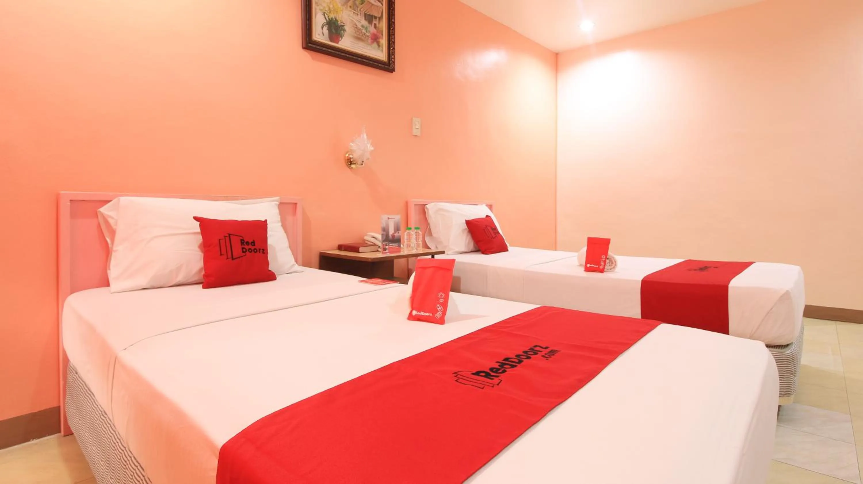 Twin Room in RedDoorz Plus @ Chinatown Binondo