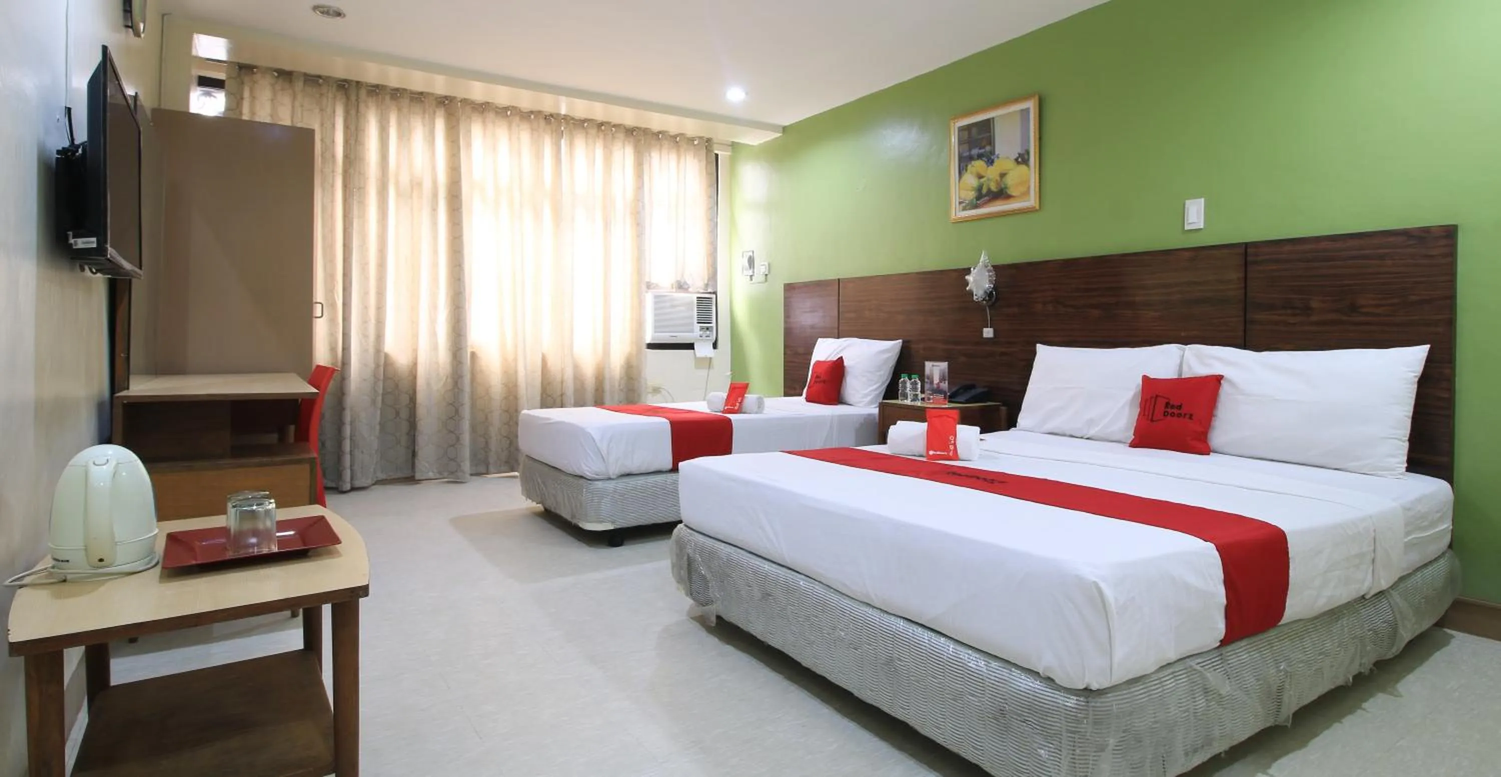 Triple Room in RedDoorz Plus @ Chinatown Binondo