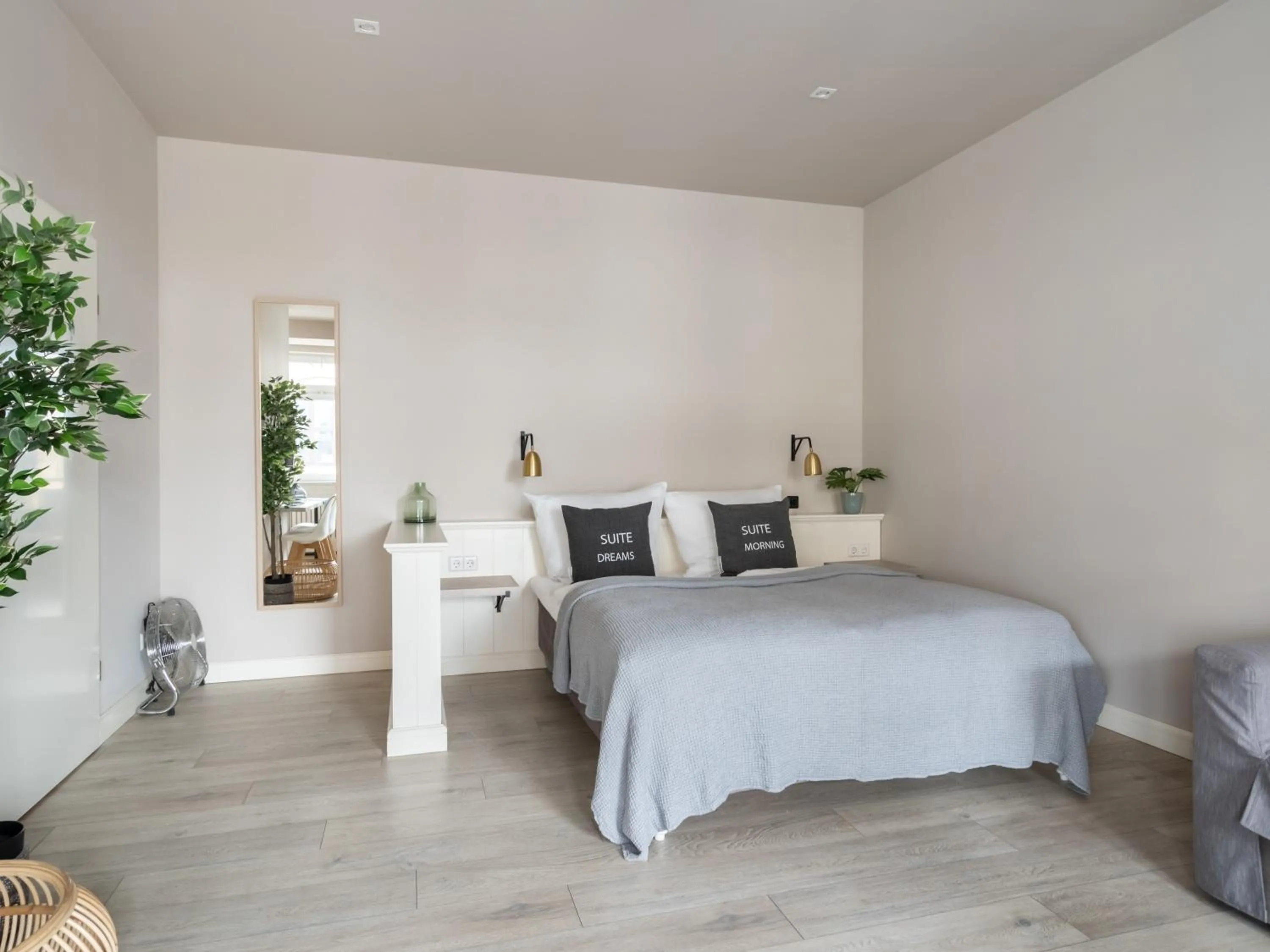 Suite with sofa bed & balcony in Limehome Berlin Chausseestraße