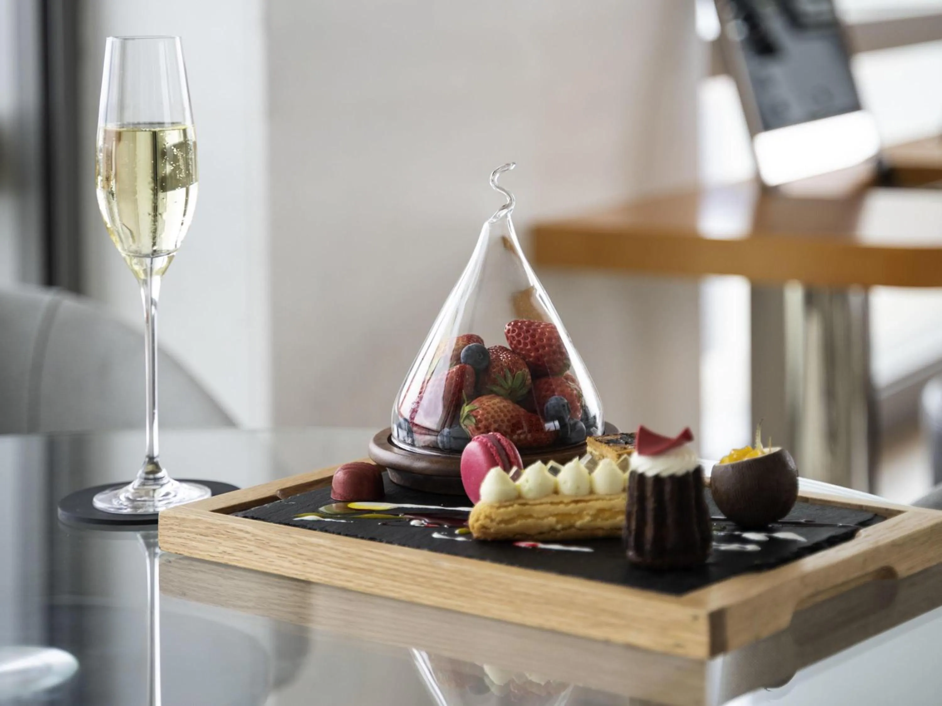 Luxury Magnifique Room, 1 King Bed, Ocean View in Sofitel Haikou