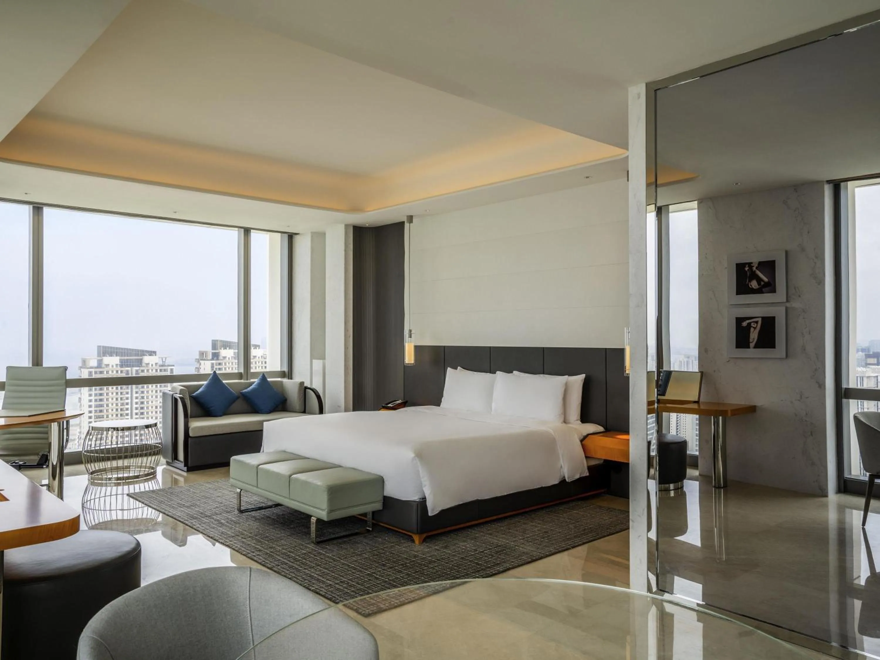 Luxury Magnifique Room, 1 King Bed, Bay View in Sofitel Haikou