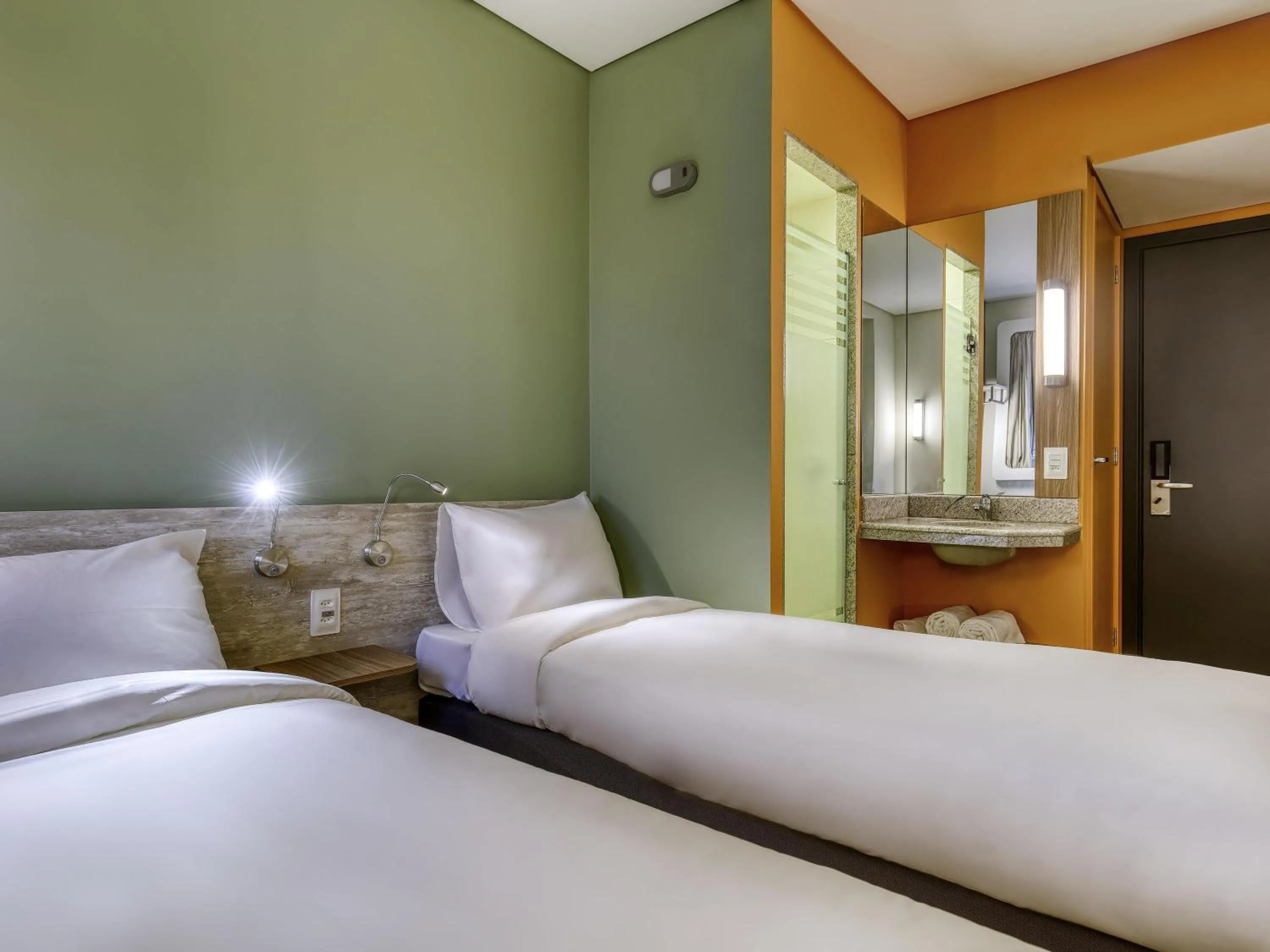 Standard Twin Room in ibis budget BH Savassi