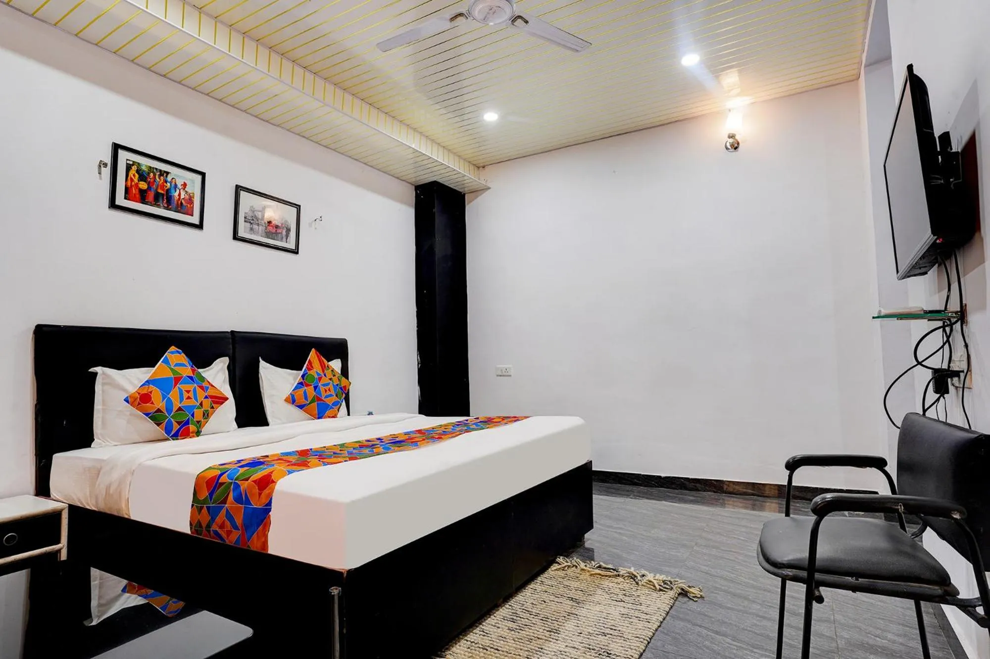 Deluxe Room - single occupancy in FabExpress Gauri Shree