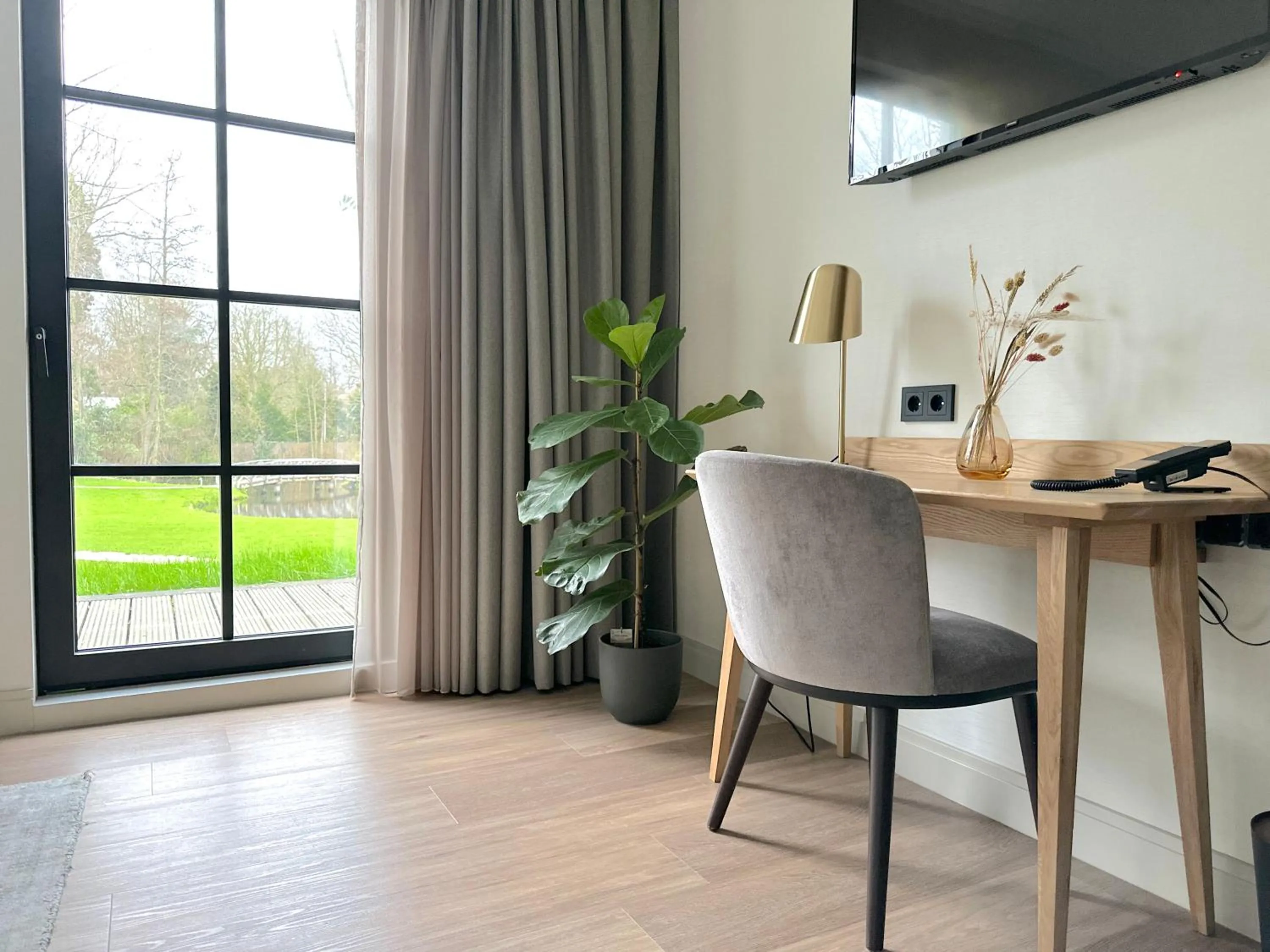 Comfort Twin Room in Hotel Flora Batava