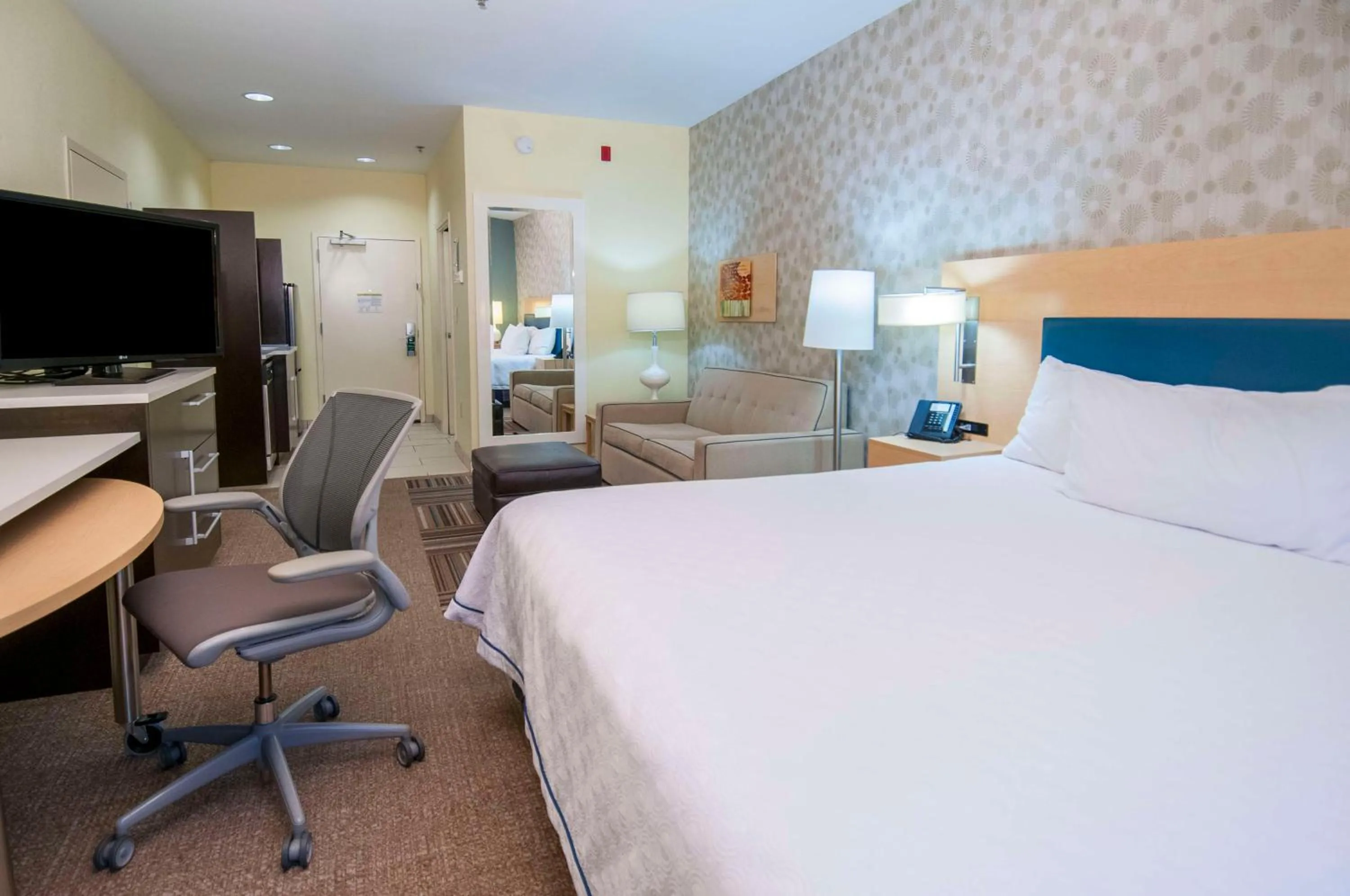 Premium King Studio Suite - Non-Smoking in Home2 Suites by Hilton Ridgeland