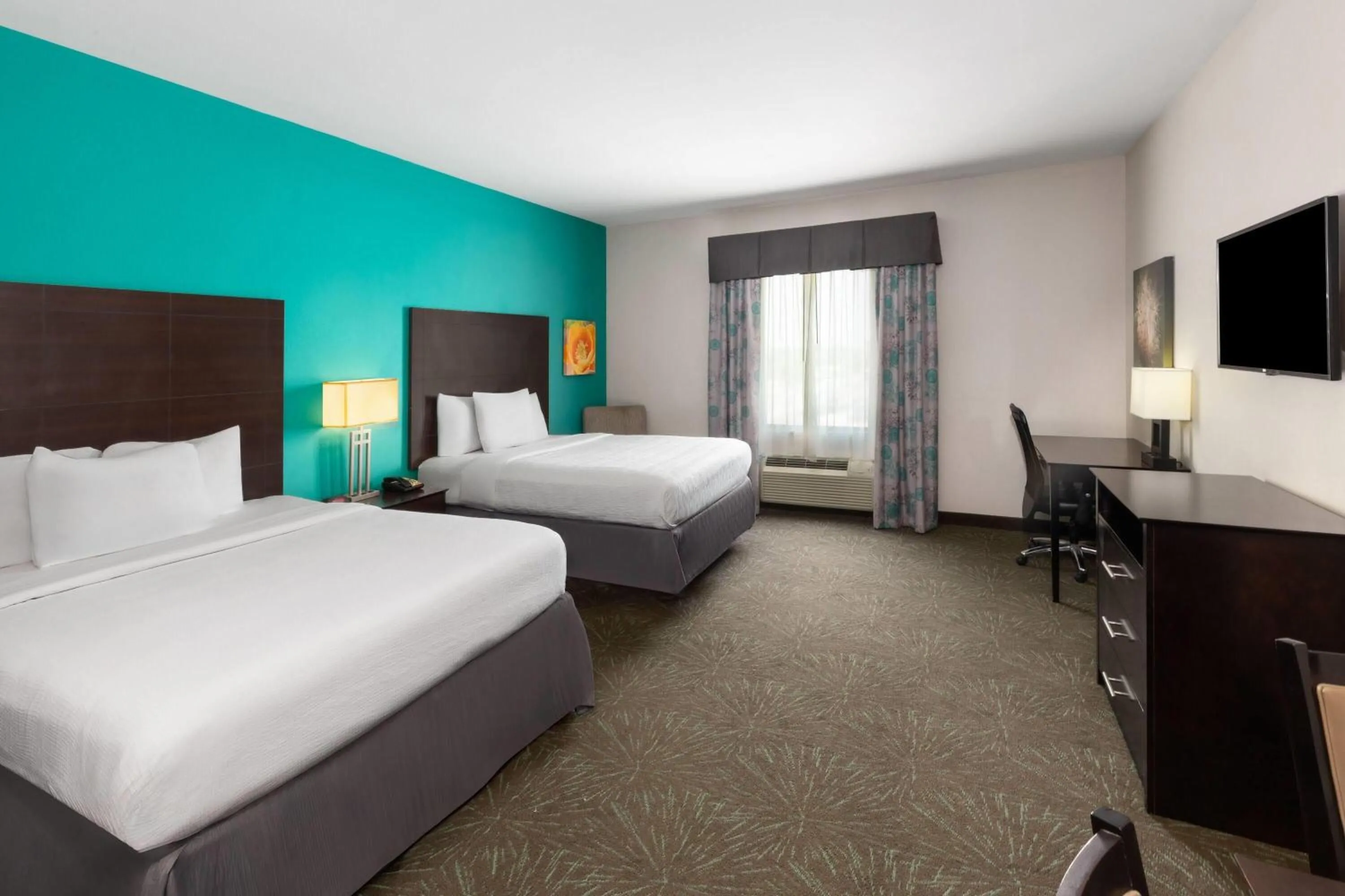 Queen Efficiency Room with Mobility Access and Roll-In Shower, Non-Smoking in Baymont by Wyndham Andrews TX