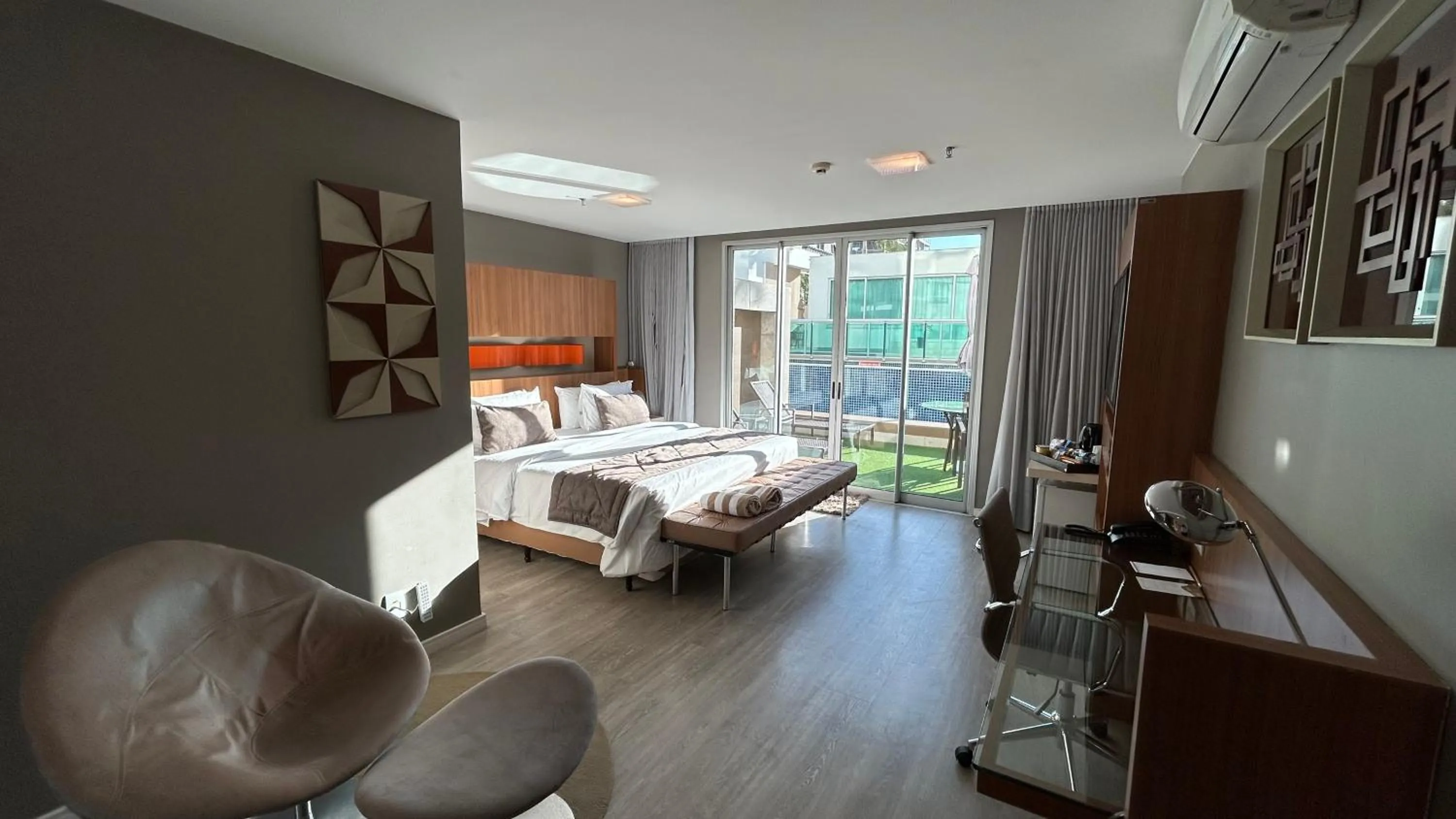 King Suite with Balcony - single occupancy in Jade Hotel Brasília