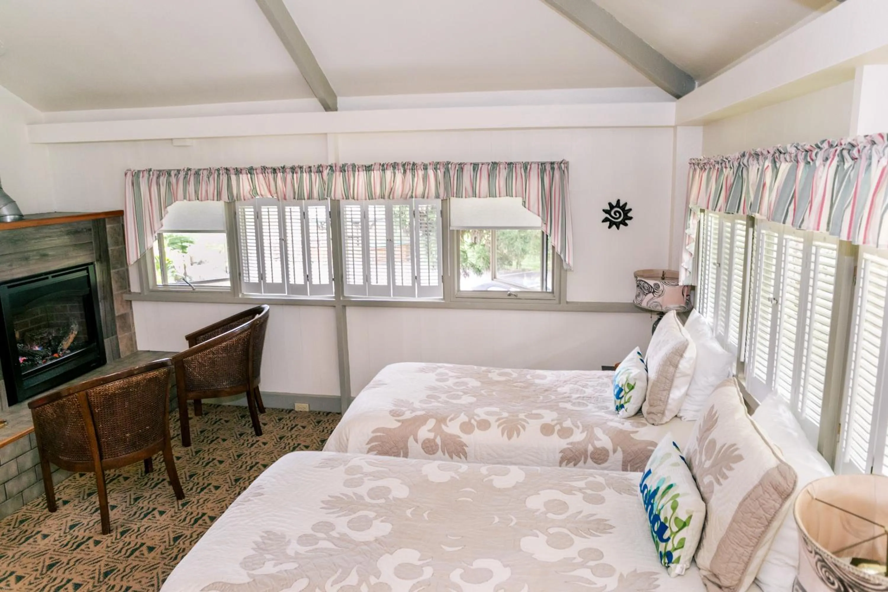 Standard Twin Room in Kilauea Lodge and Restaurant