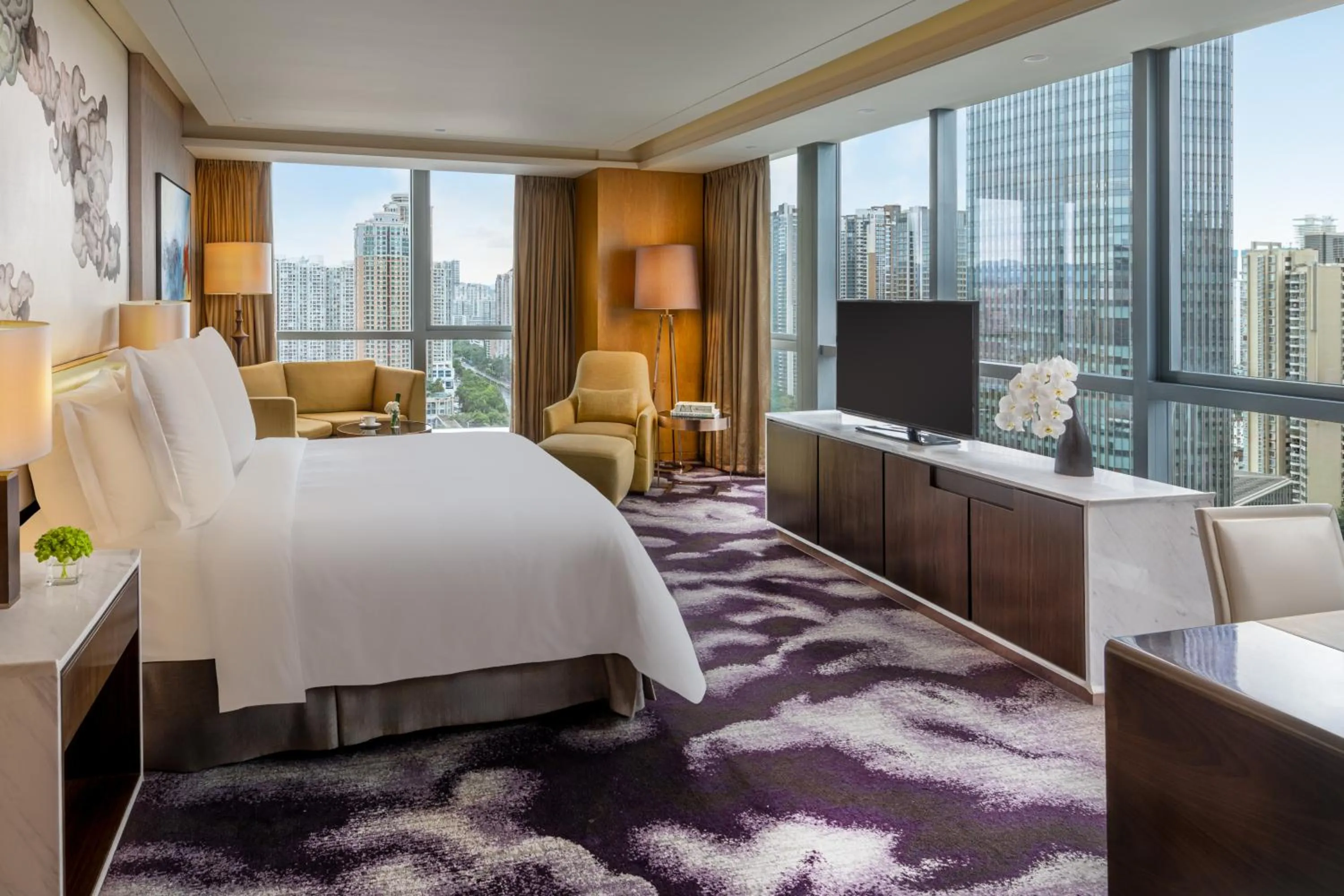Club Grand King Room in Four Seasons Hotel Shenzhen