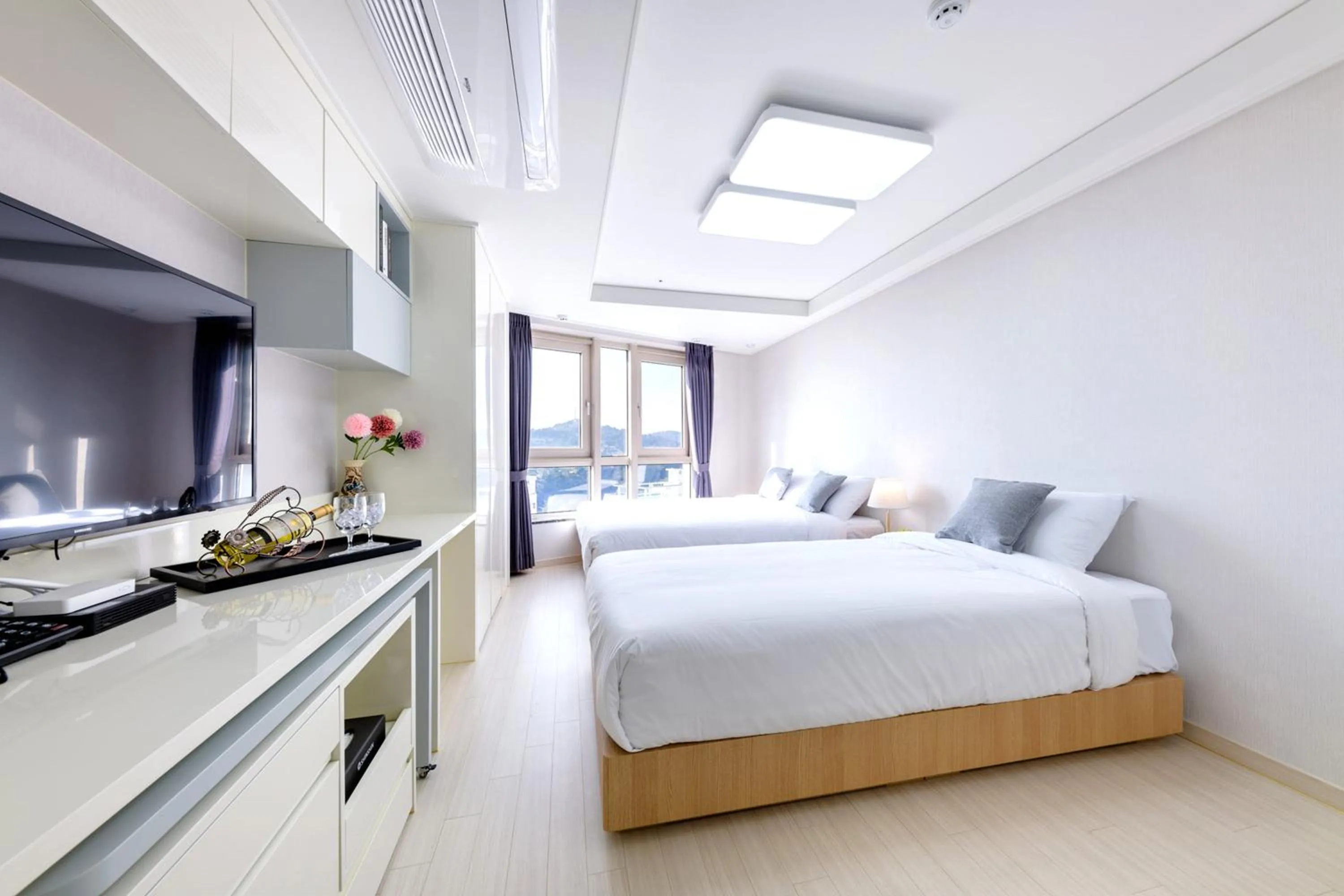 Family Twin Room With City View in Shin Shin Hotel Seogwipo