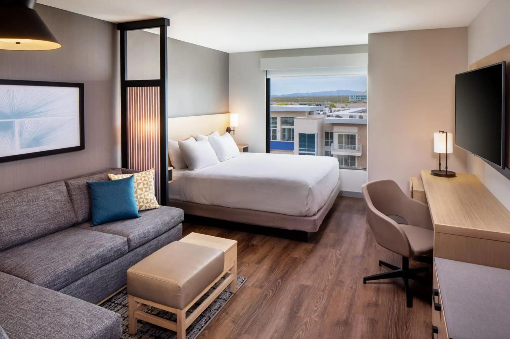 King Room with Sofa Bed and Roll-In Shower - Disability Access in Hyatt Place Scottsdale North