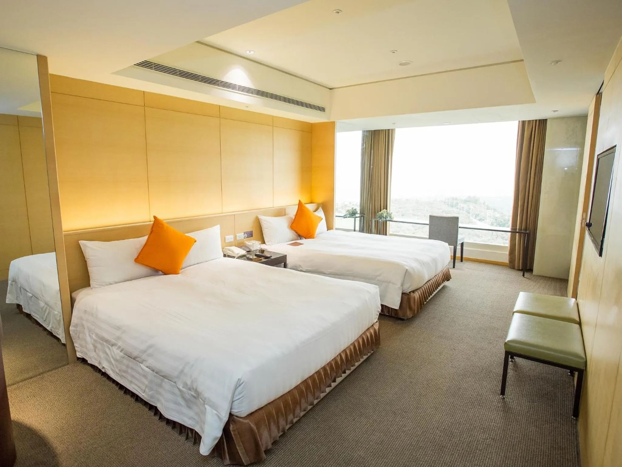 Deluxe Twin Room in Freshfields Hotel