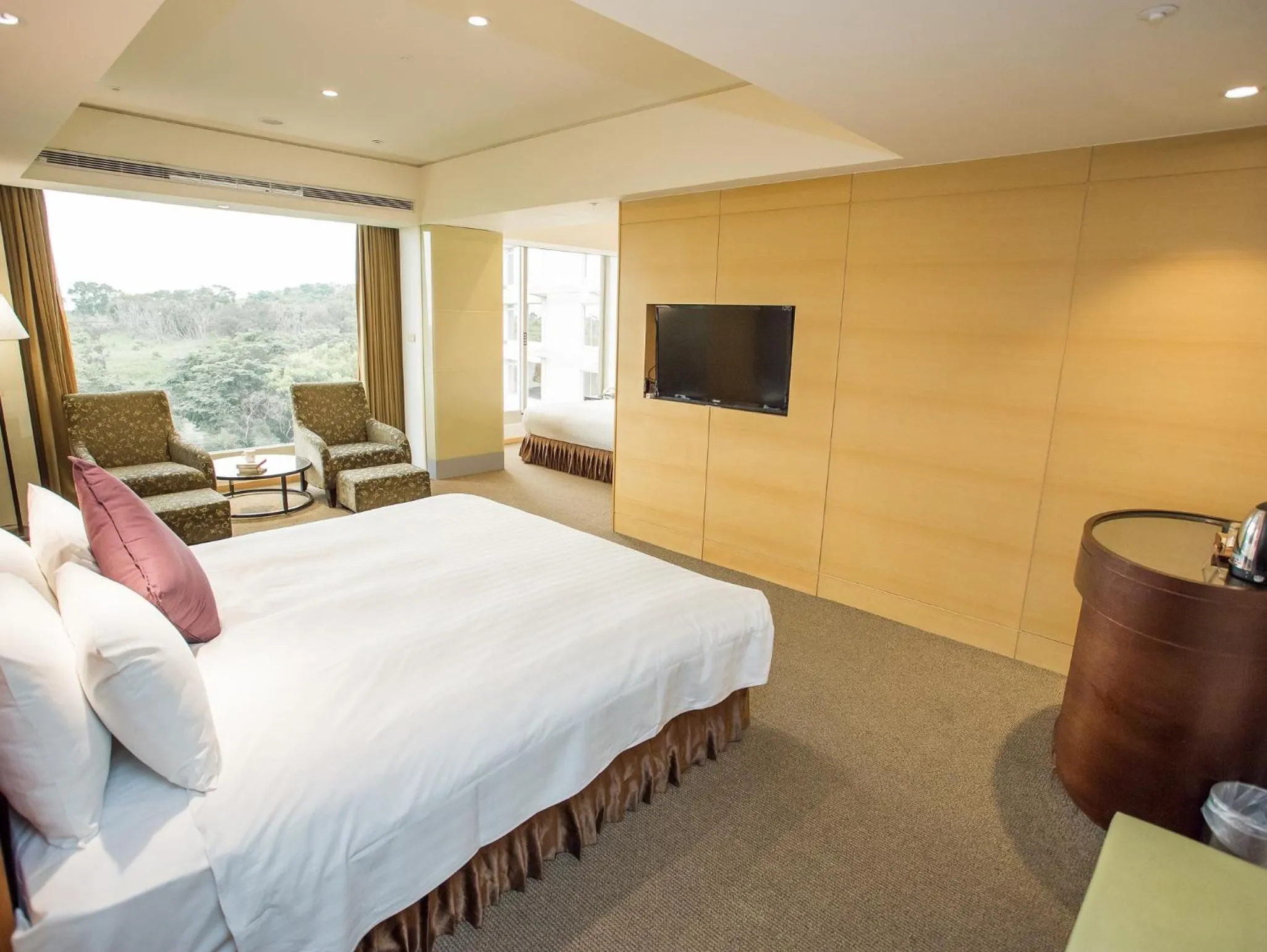 Superior Twin Room in Freshfields Hotel