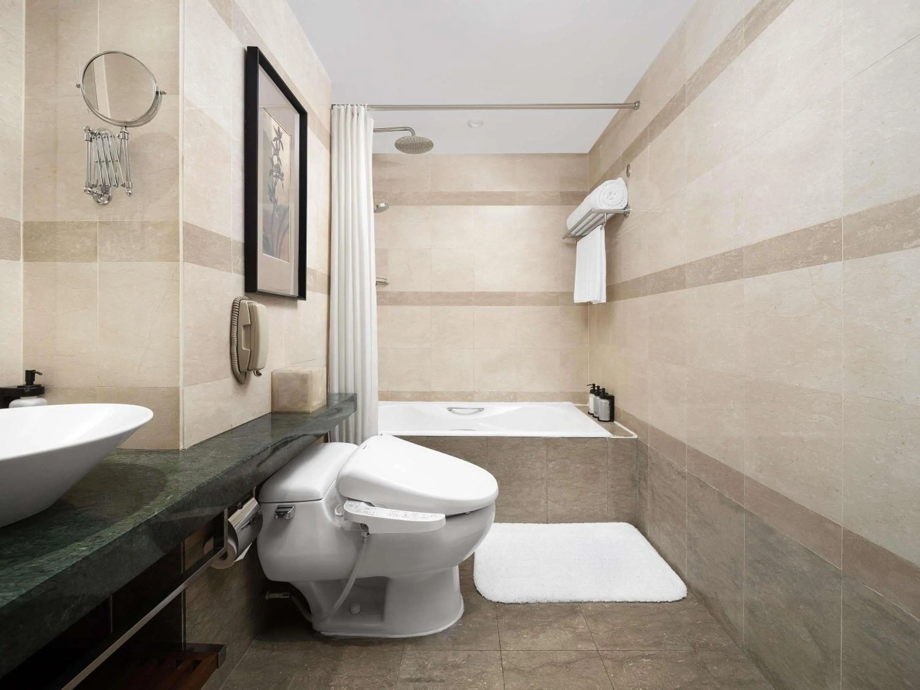 Executive Double Room in Grand Mercure Shanghai Hongqiao