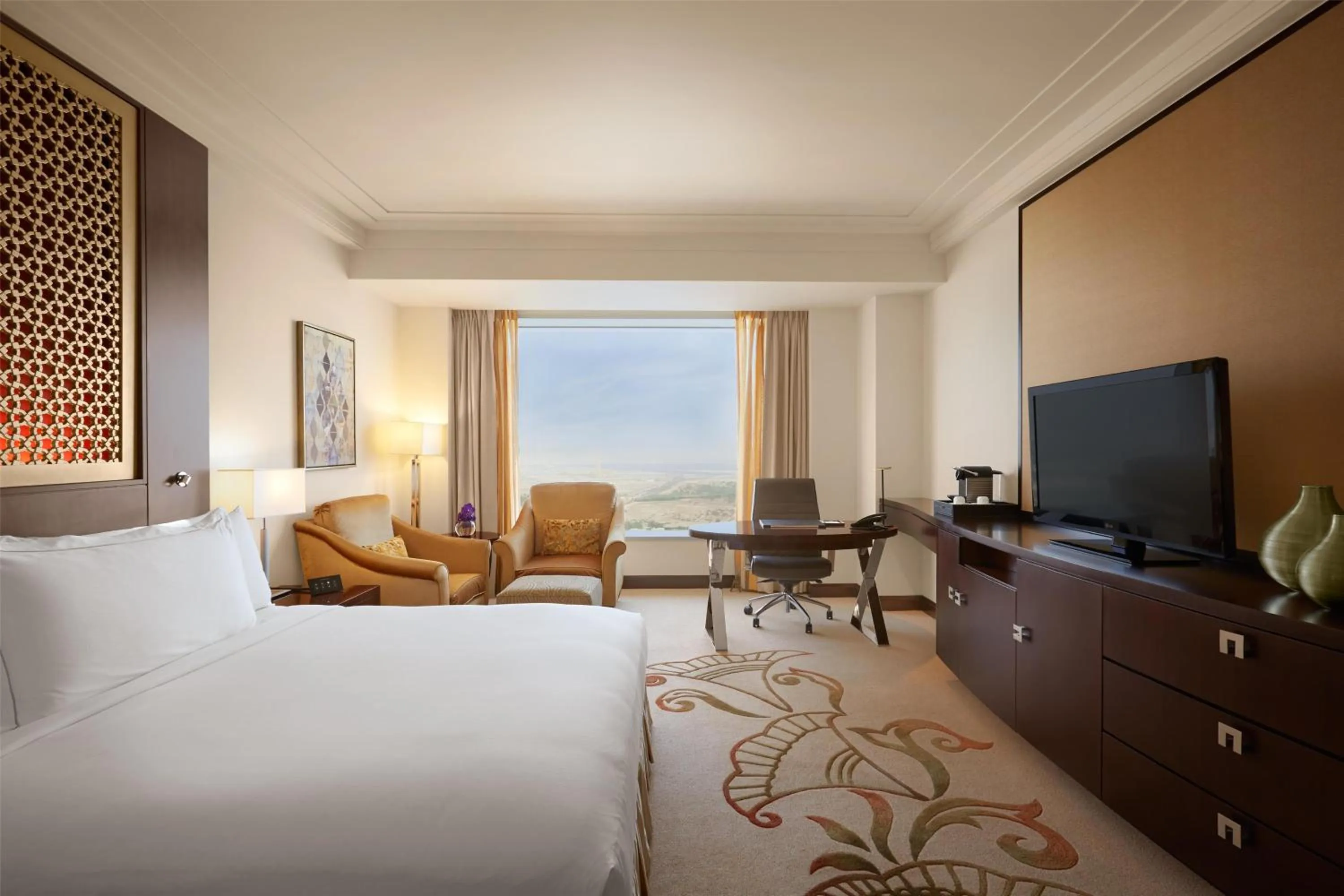 Deluxe King Room with Sea View in Conrad Dubai