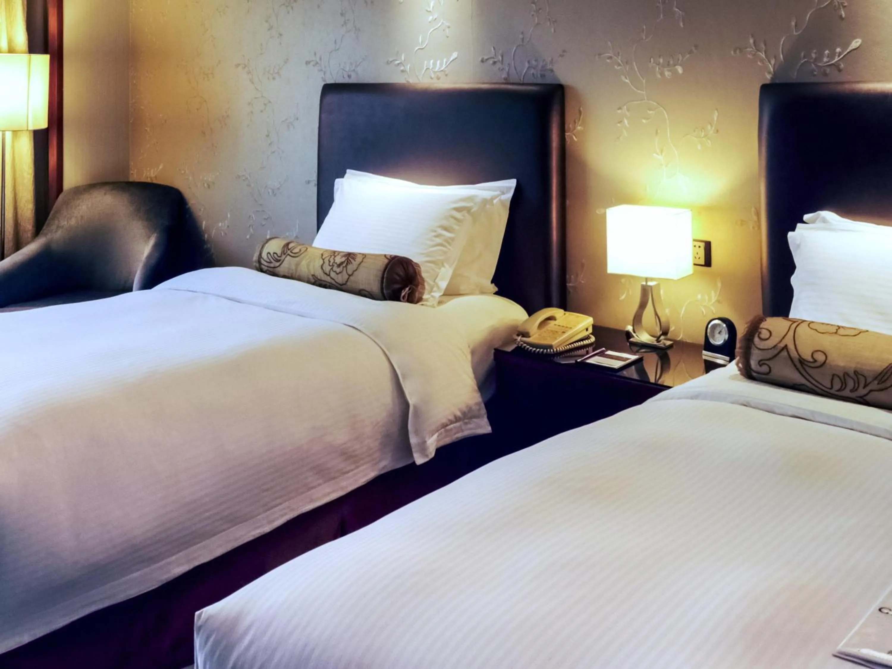 Deluxe Twin Room in Grand Mercure Beijing Central