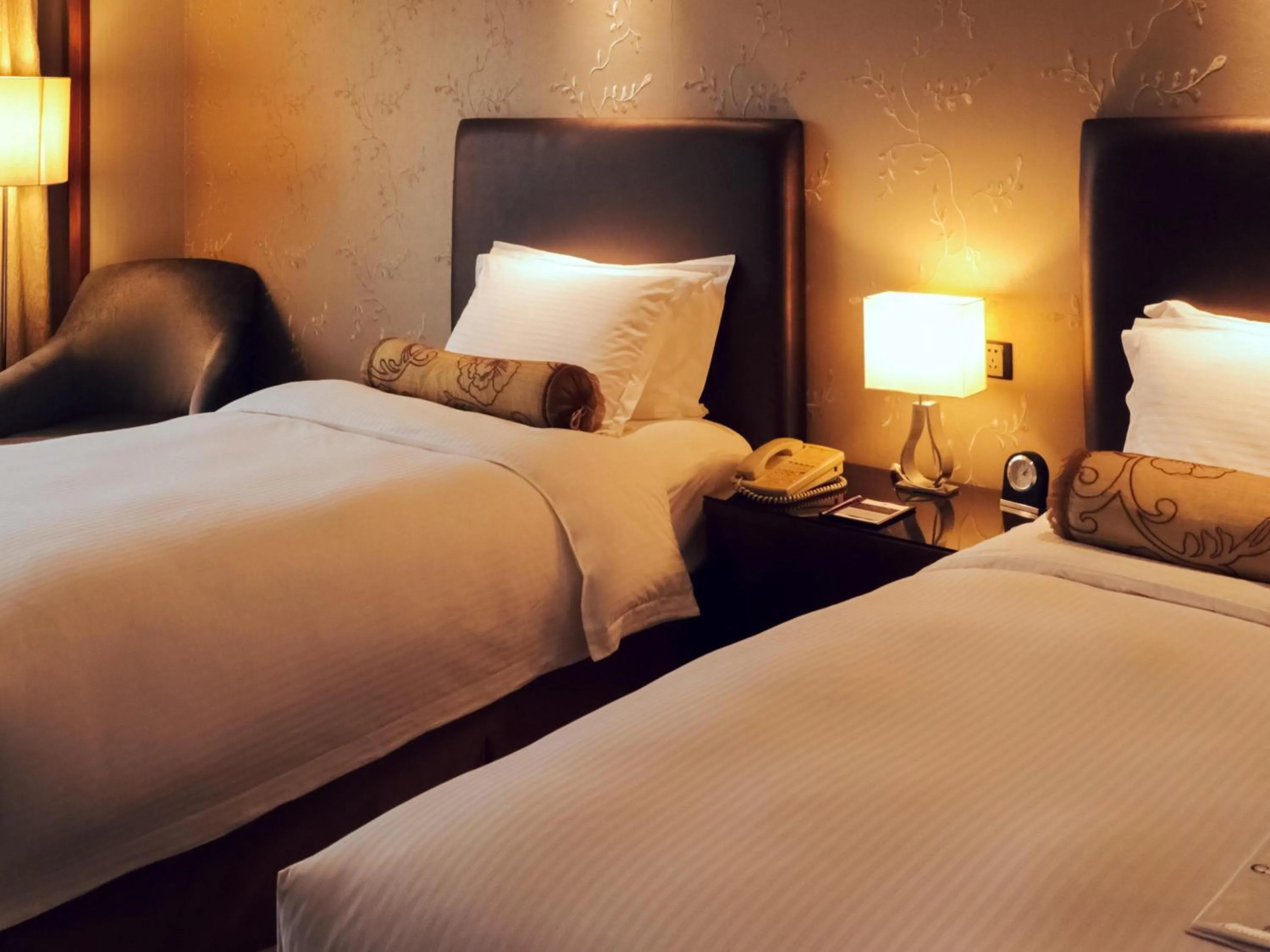 Deluxe Twin Room in Grand Mercure Beijing Central