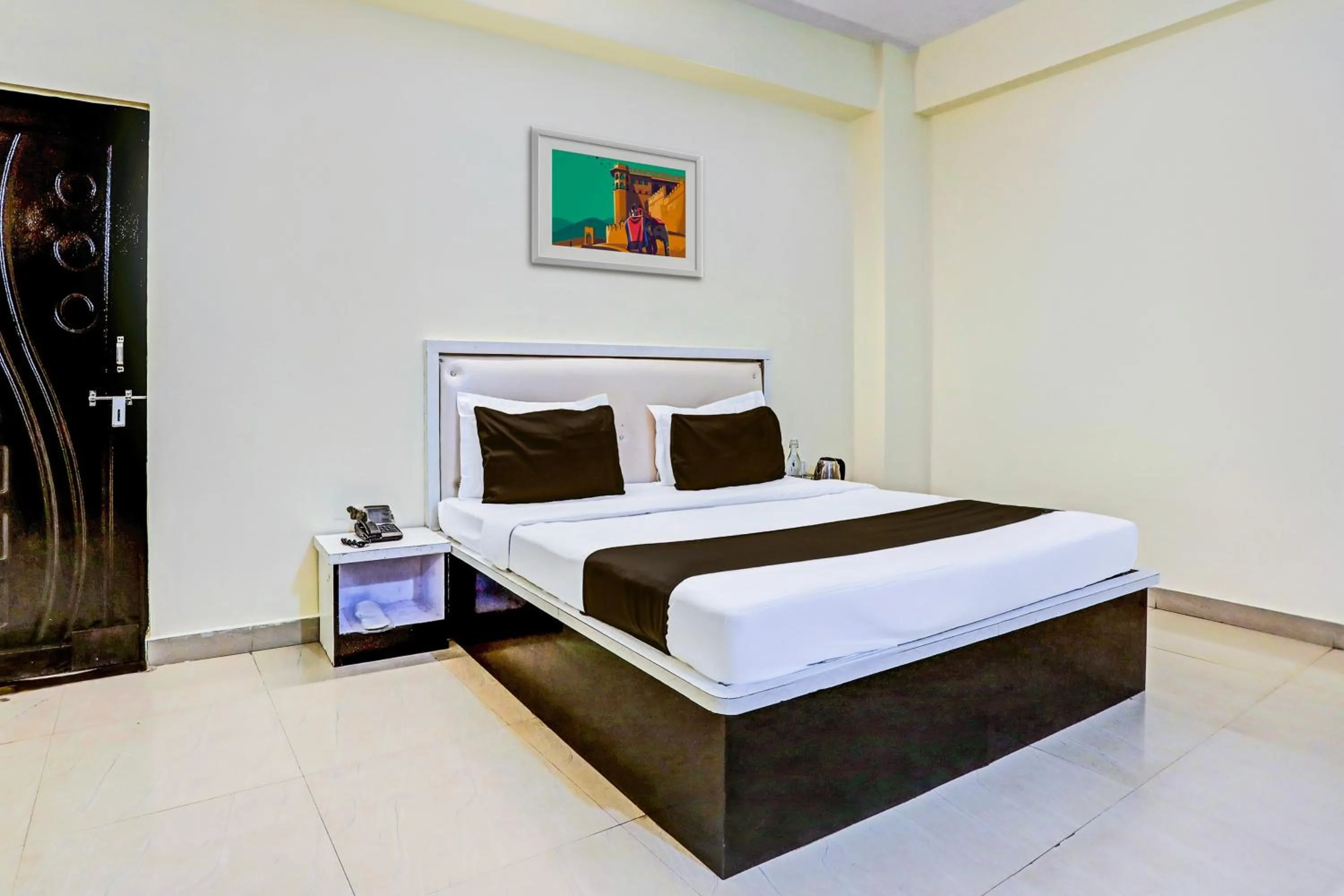 Classic Triple Room - single occupancy in Super Hotel O Hyderabad Gate IIT BHU